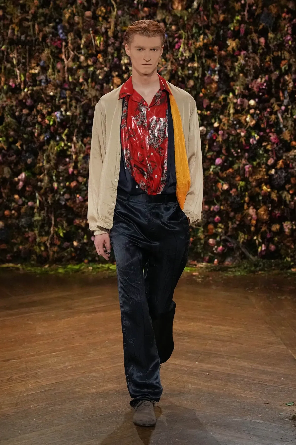 Maison Margiela, printemps 2027 - Glenn Martens cache ses meilleures idées dans un pli