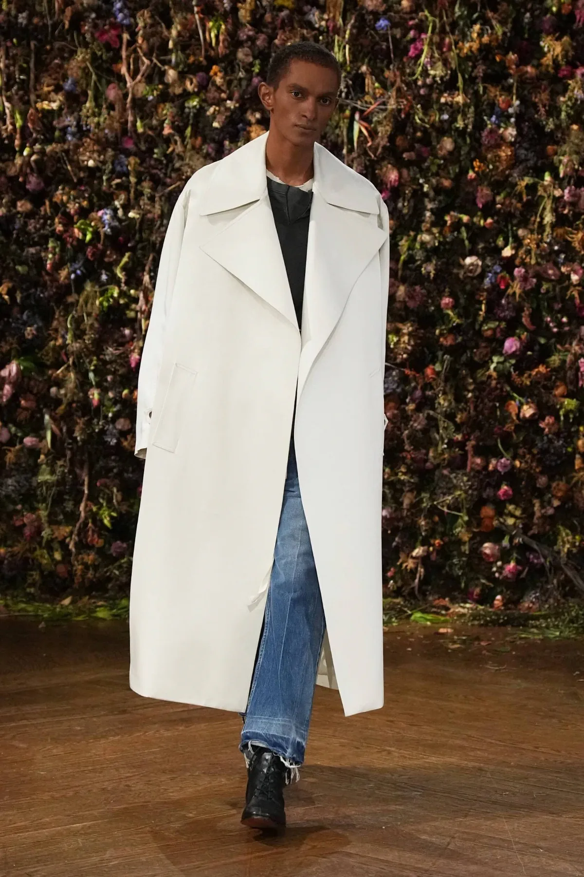 Maison Margiela, printemps 2027 - Glenn Martens cache ses meilleures idées dans un pli