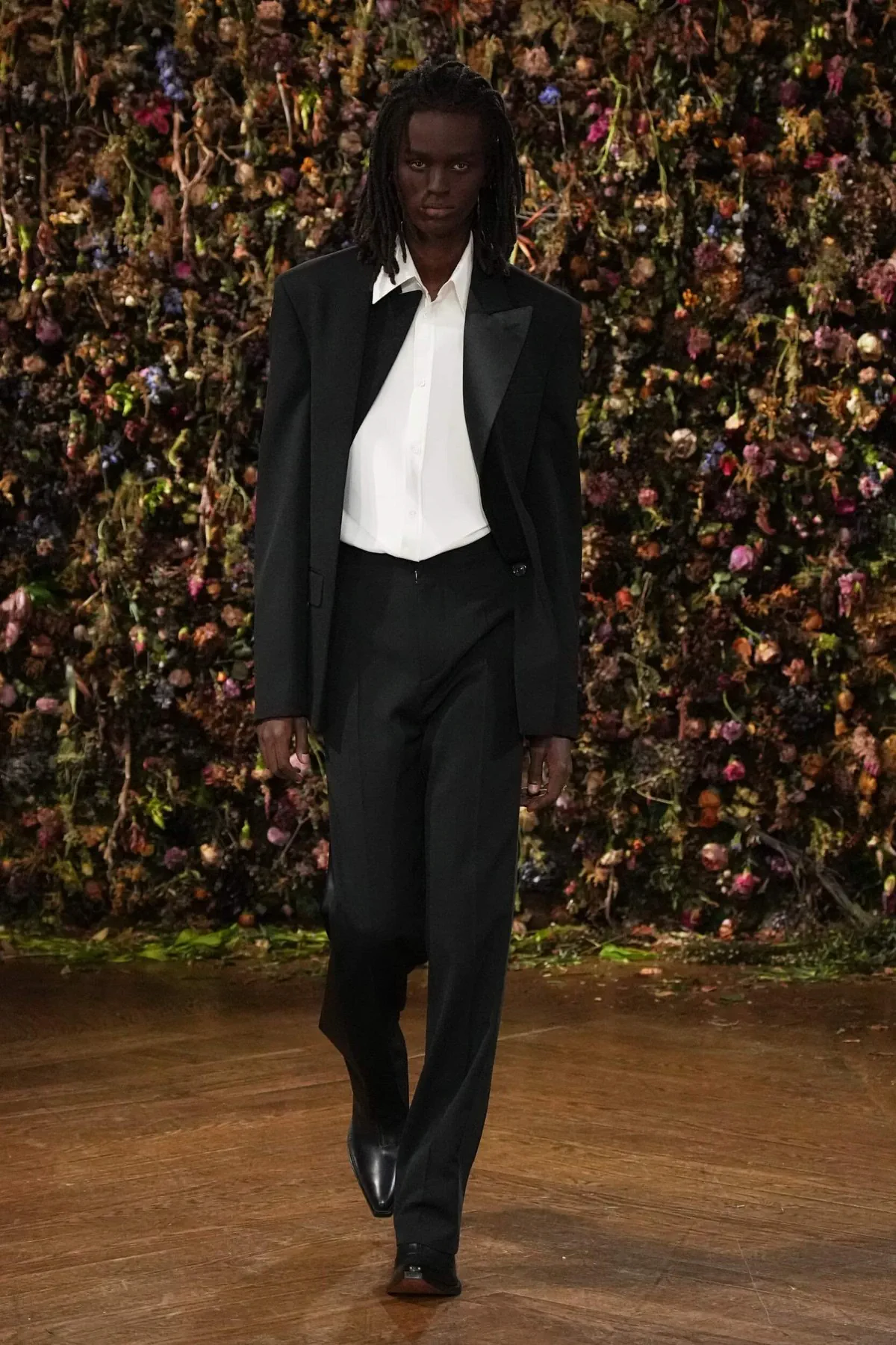 Maison Margiela, printemps 2027 - Glenn Martens cache ses meilleures idées dans un pli