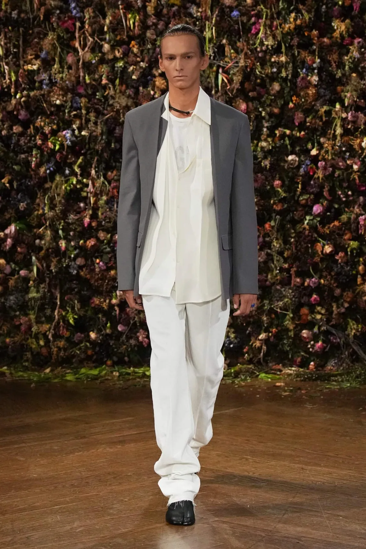 Maison Margiela, printemps 2027 - Glenn Martens cache ses meilleures idées dans un pli