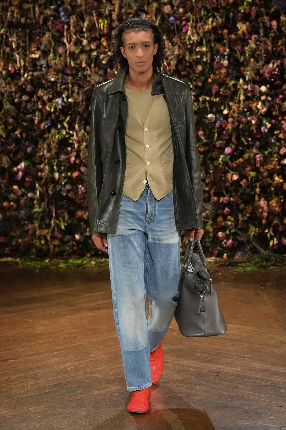 Maison Margiela, printemps 2027 - Glenn Martens cache ses meilleures idées dans un pli