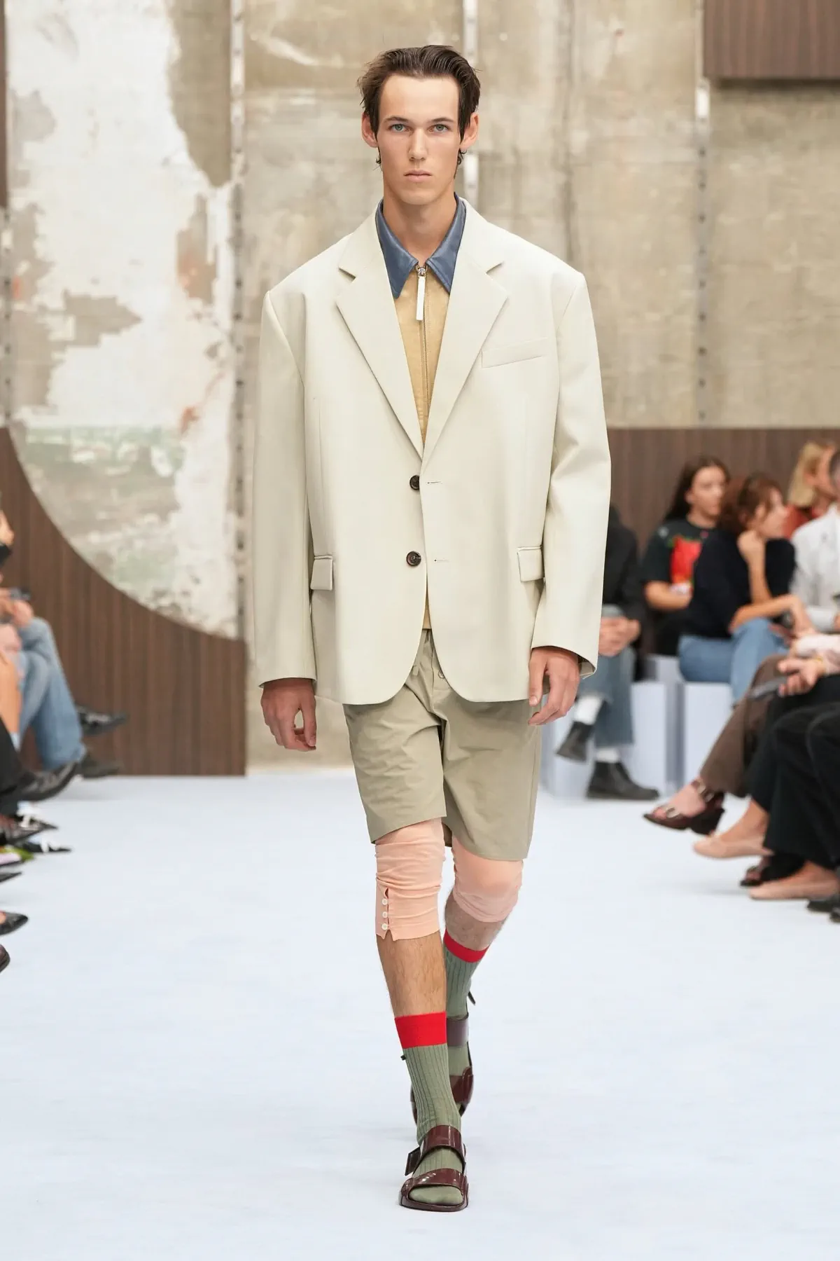Marni printemps 2027, Meryll Rogge réécrit l’élégance masculine sans hausser le ton