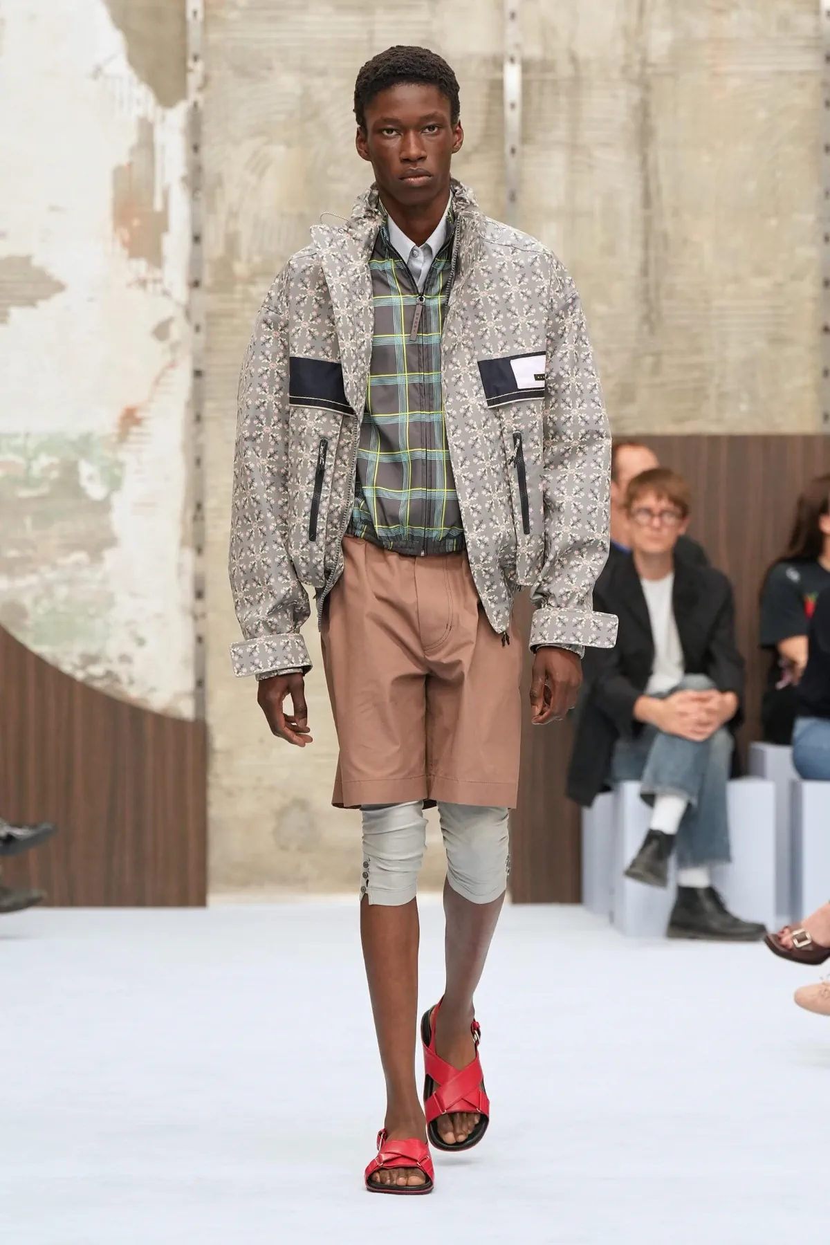 Marni printemps 2027, Meryll Rogge réécrit l’élégance masculine sans hausser le ton