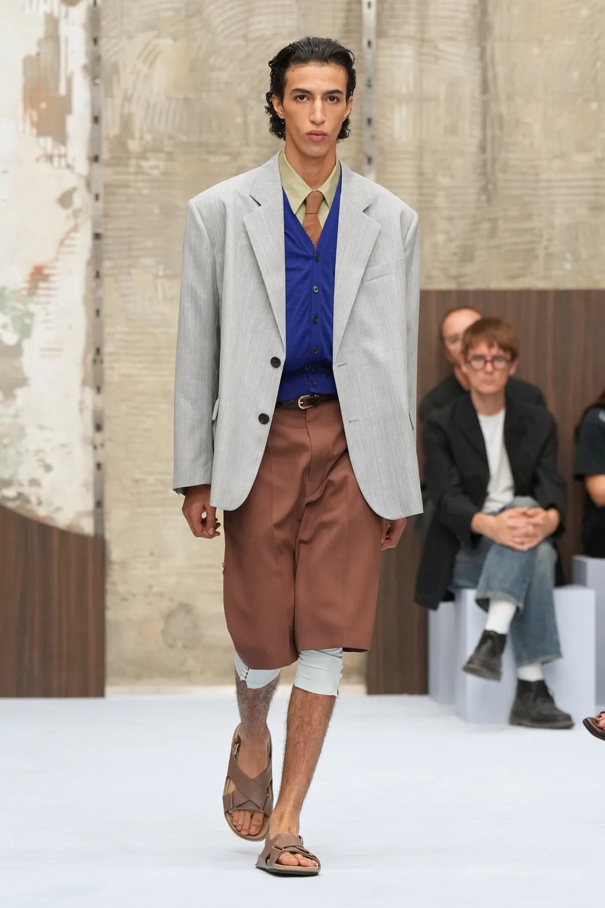 Marni printemps 2027, Meryll Rogge réécrit l’élégance masculine sans hausser le ton