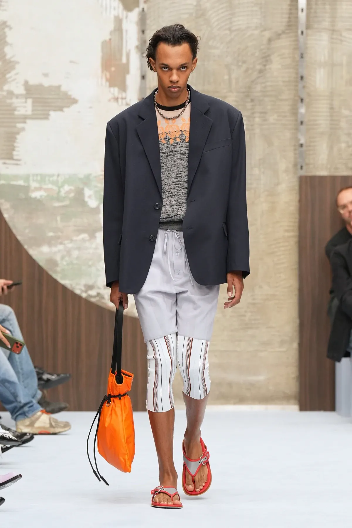 Marni printemps 2027, Meryll Rogge réécrit l’élégance masculine sans hausser le ton