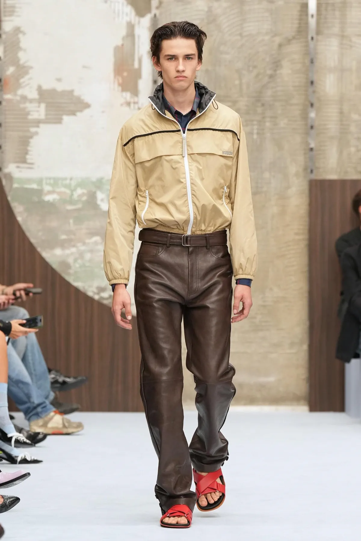 Marni printemps 2027, Meryll Rogge réécrit l’élégance masculine sans hausser le ton