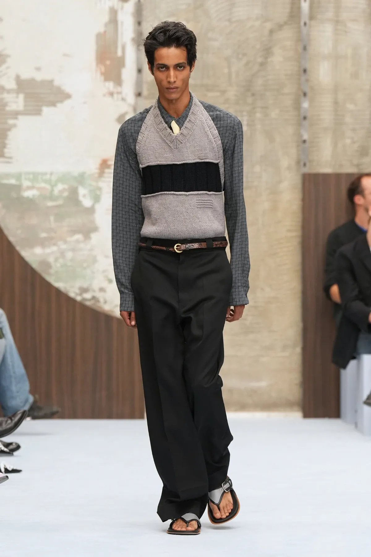 Marni printemps 2027, Meryll Rogge réécrit l’élégance masculine sans hausser le ton