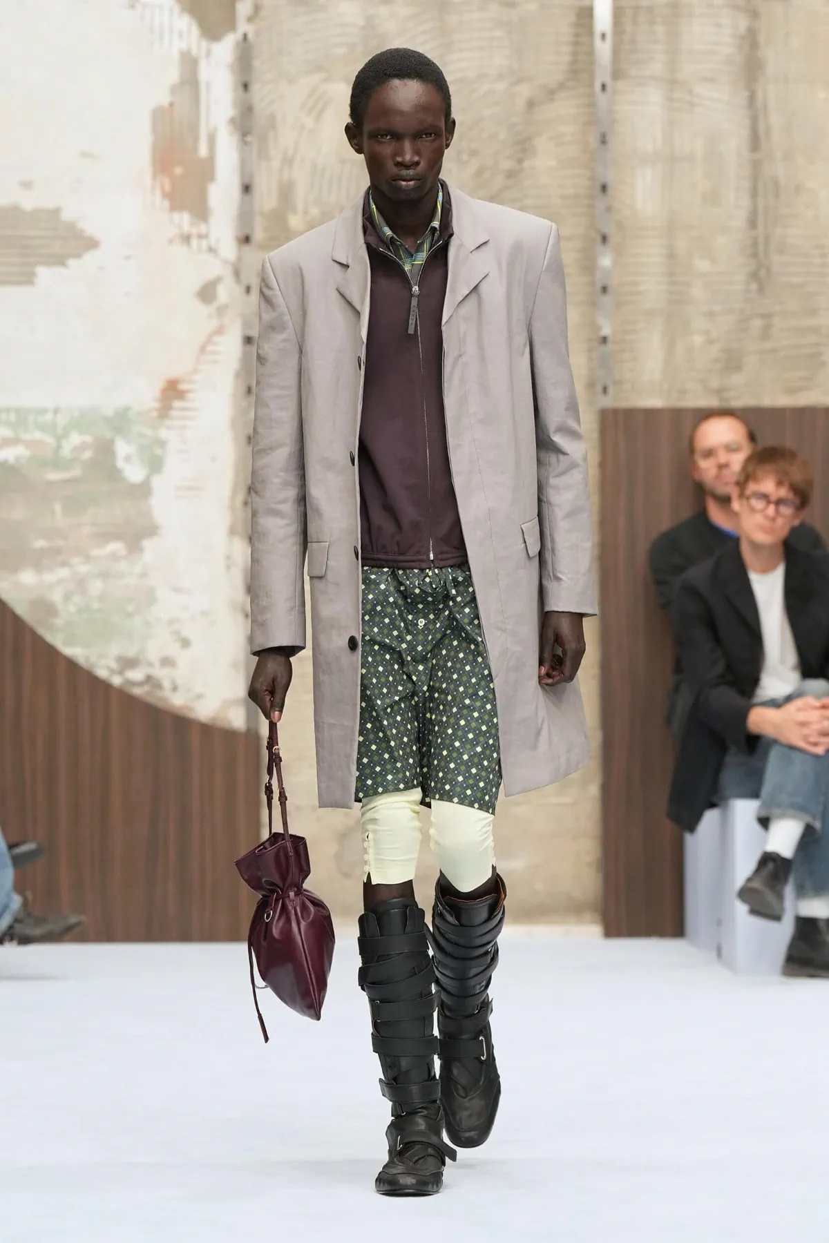 Marni printemps 2027, Meryll Rogge réécrit l’élégance masculine sans hausser le ton