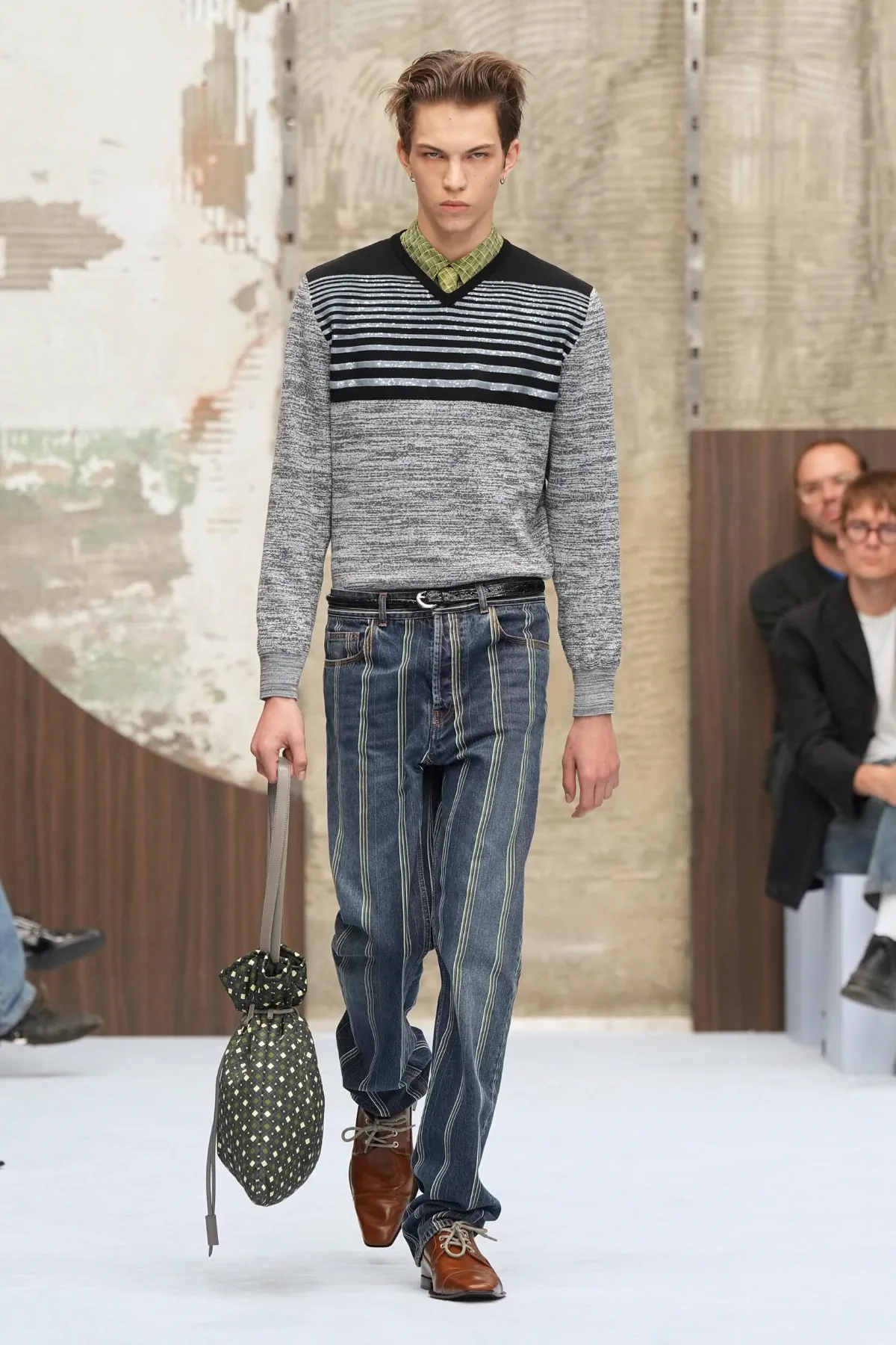 Marni printemps 2027, Meryll Rogge réécrit l’élégance masculine sans hausser le ton