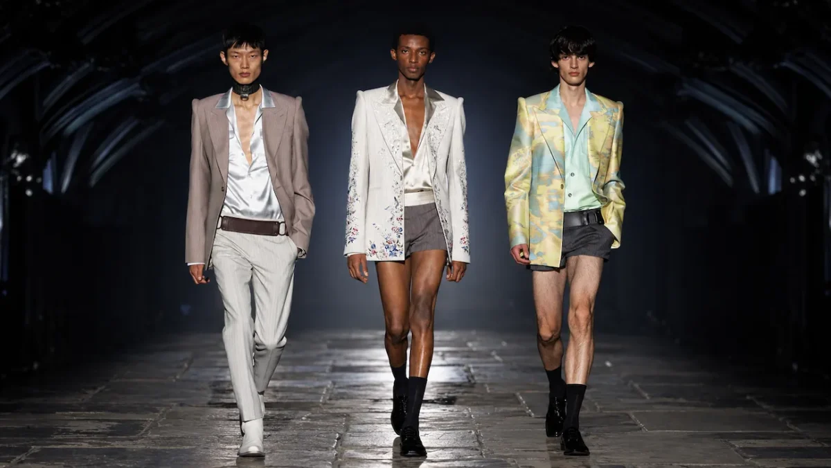 McQueen Spring Summer 2027 London Fashion Week 0 McQueen rentre Ă Londres : l'homme printemps 2027 troque le glamour parisien pour la rigueur de Savile Row