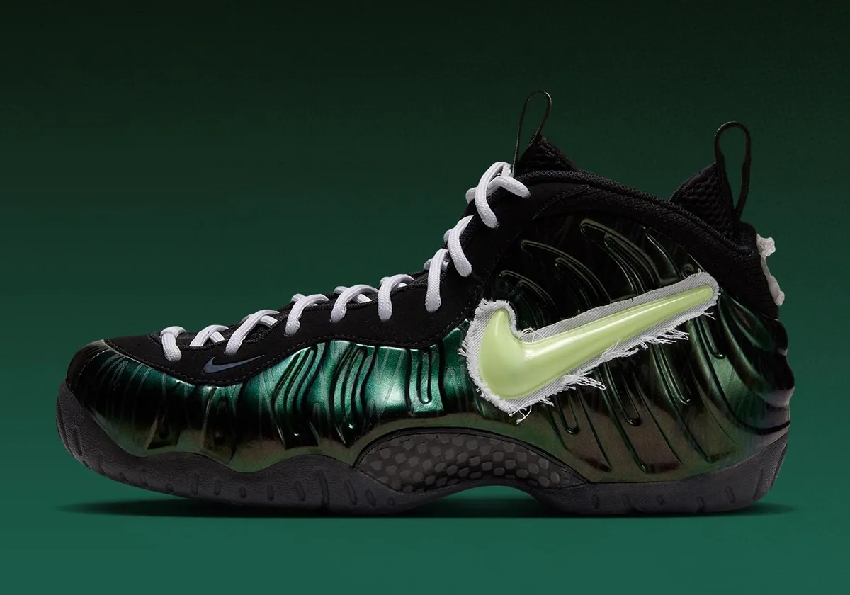 Nike Air Foamposite Pro Mummy Duck 1 Nike Air Foamposite Pro « Mummy Duck », le vestiaire des Oregon Ducks s’ouvre enfin au public