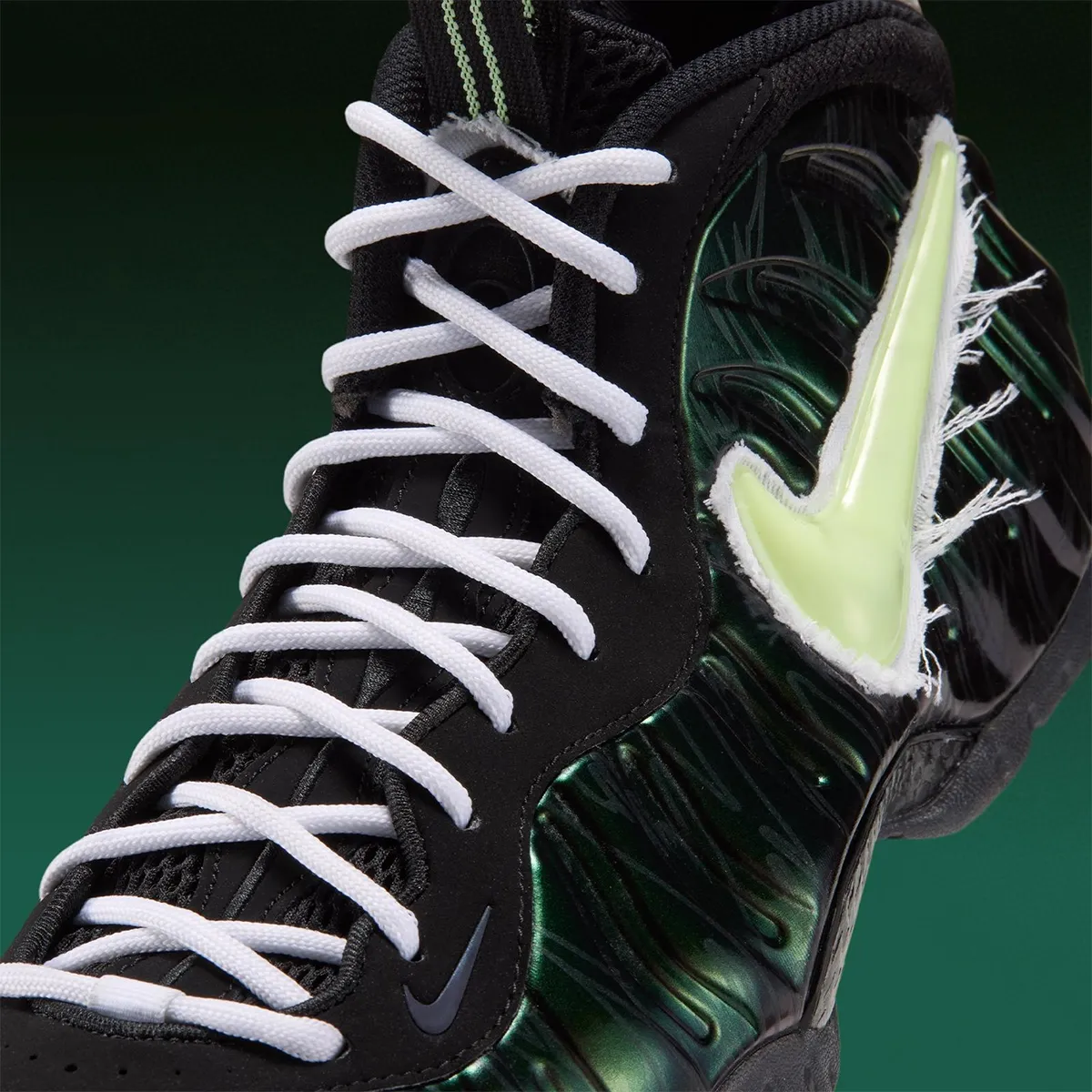 Nike Air Foamposite Pro Mummy Duck 6 Nike Air Foamposite Pro « Mummy Duck », le vestiaire des Oregon Ducks s’ouvre enfin au public
