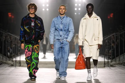 Philipp Plein fait rugir Milan, entre monster trucks et costumes pastel, pour un printemps 2027 sans complexe