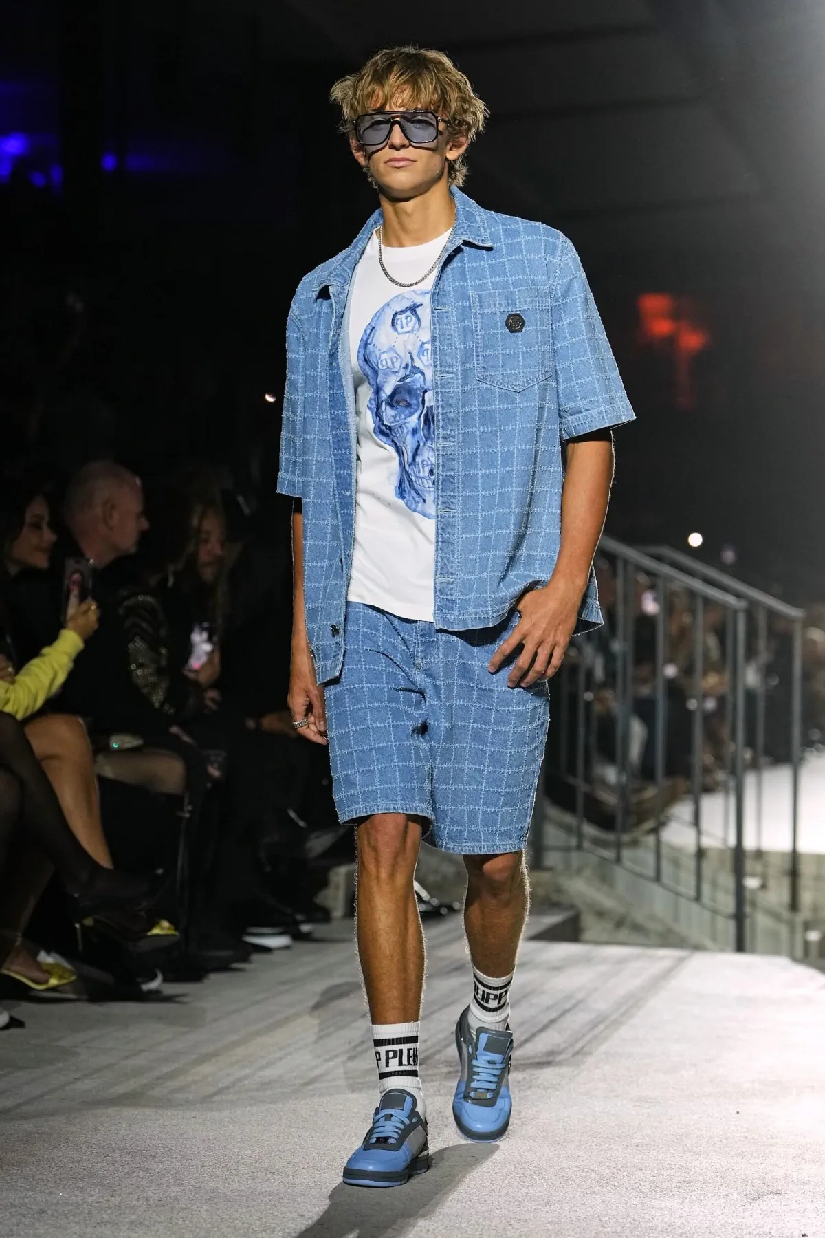 Philipp Plein Spring Summer 2027 Milan Fashion Week 13 Philipp Plein fait rugir Milan, entre monster trucks et costumes pastel, pour un printemps 2027 sans complexe