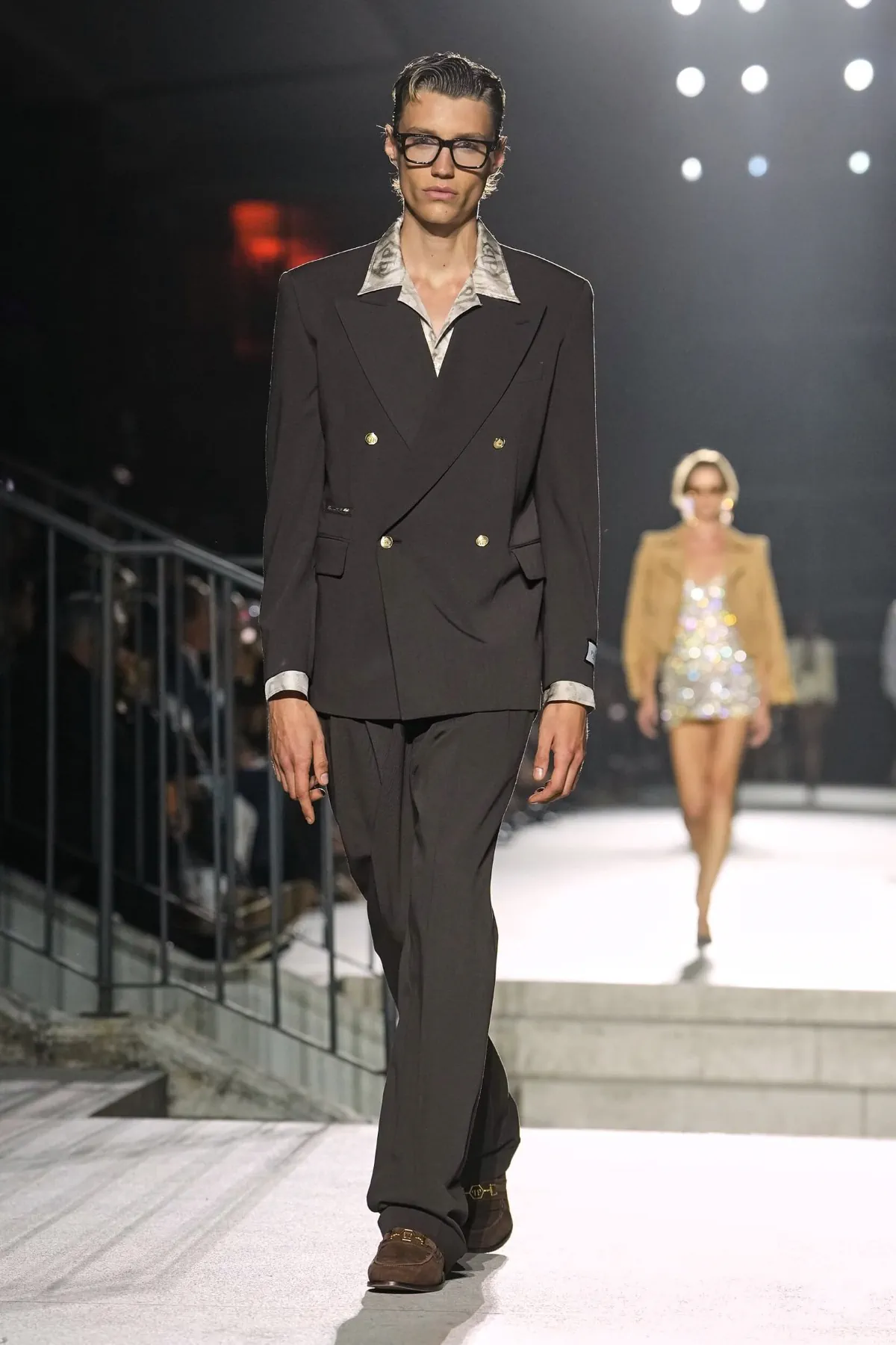 Philipp Plein Spring Summer 2027 Milan Fashion Week 15 Philipp Plein fait rugir Milan, entre monster trucks et costumes pastel, pour un printemps 2027 sans complexe