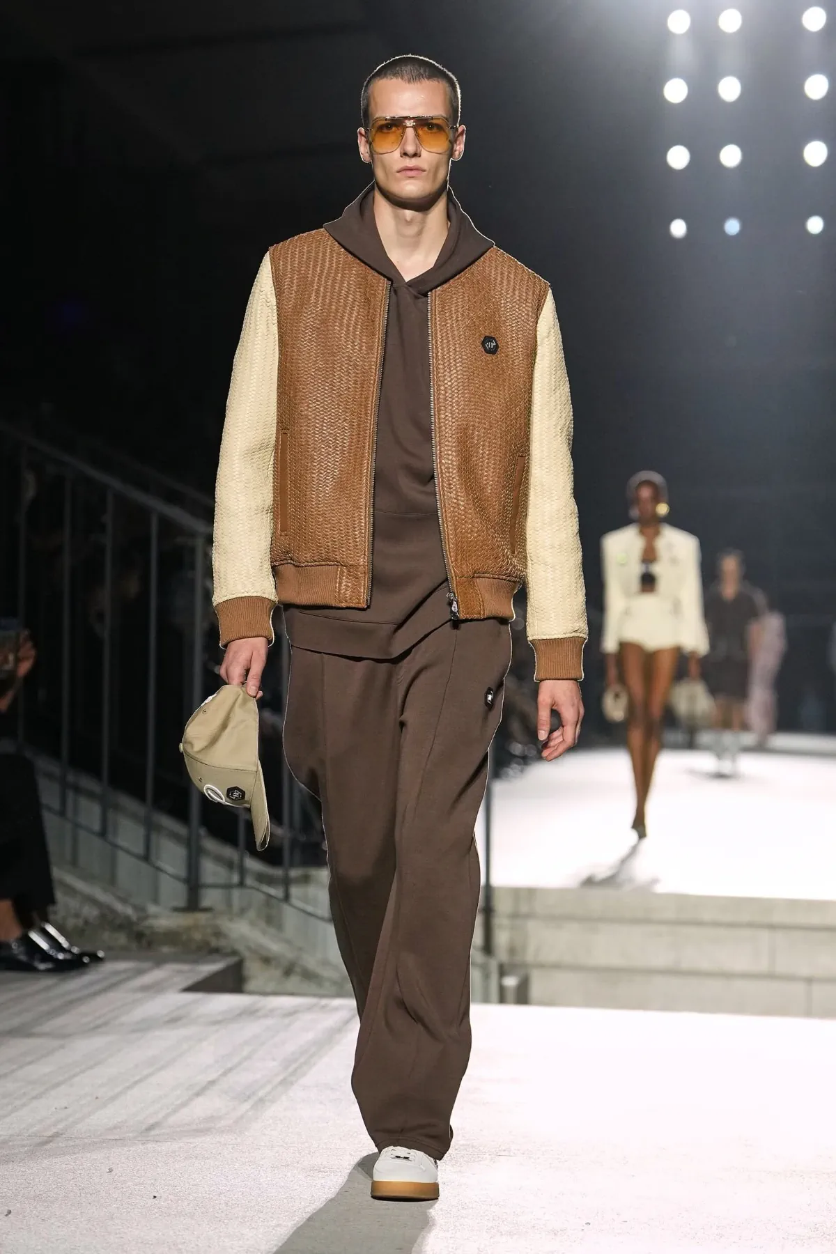 Philipp Plein Spring Summer 2027 Milan Fashion Week 16 Philipp Plein fait rugir Milan, entre monster trucks et costumes pastel, pour un printemps 2027 sans complexe