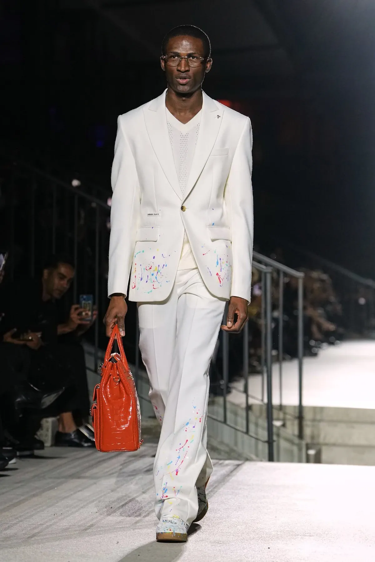 Philipp Plein Spring Summer 2027 Milan Fashion Week 21 Philipp Plein fait rugir Milan, entre monster trucks et costumes pastel, pour un printemps 2027 sans complexe