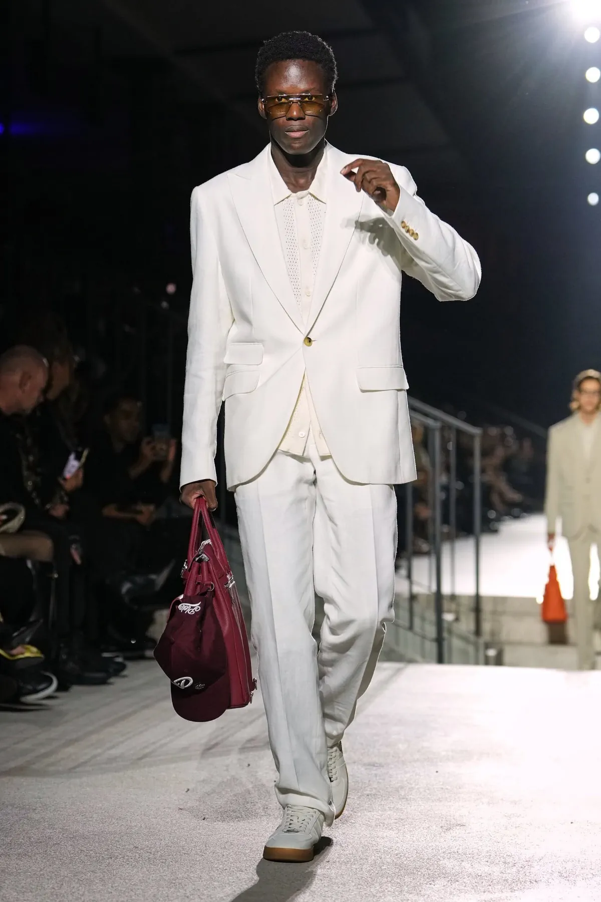 Philipp Plein Spring Summer 2027 Milan Fashion Week 23 Philipp Plein fait rugir Milan, entre monster trucks et costumes pastel, pour un printemps 2027 sans complexe