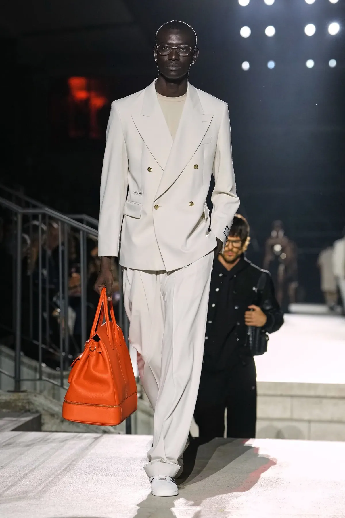 Philipp Plein Spring Summer 2027 Milan Fashion Week 25 Philipp Plein fait rugir Milan, entre monster trucks et costumes pastel, pour un printemps 2027 sans complexe
