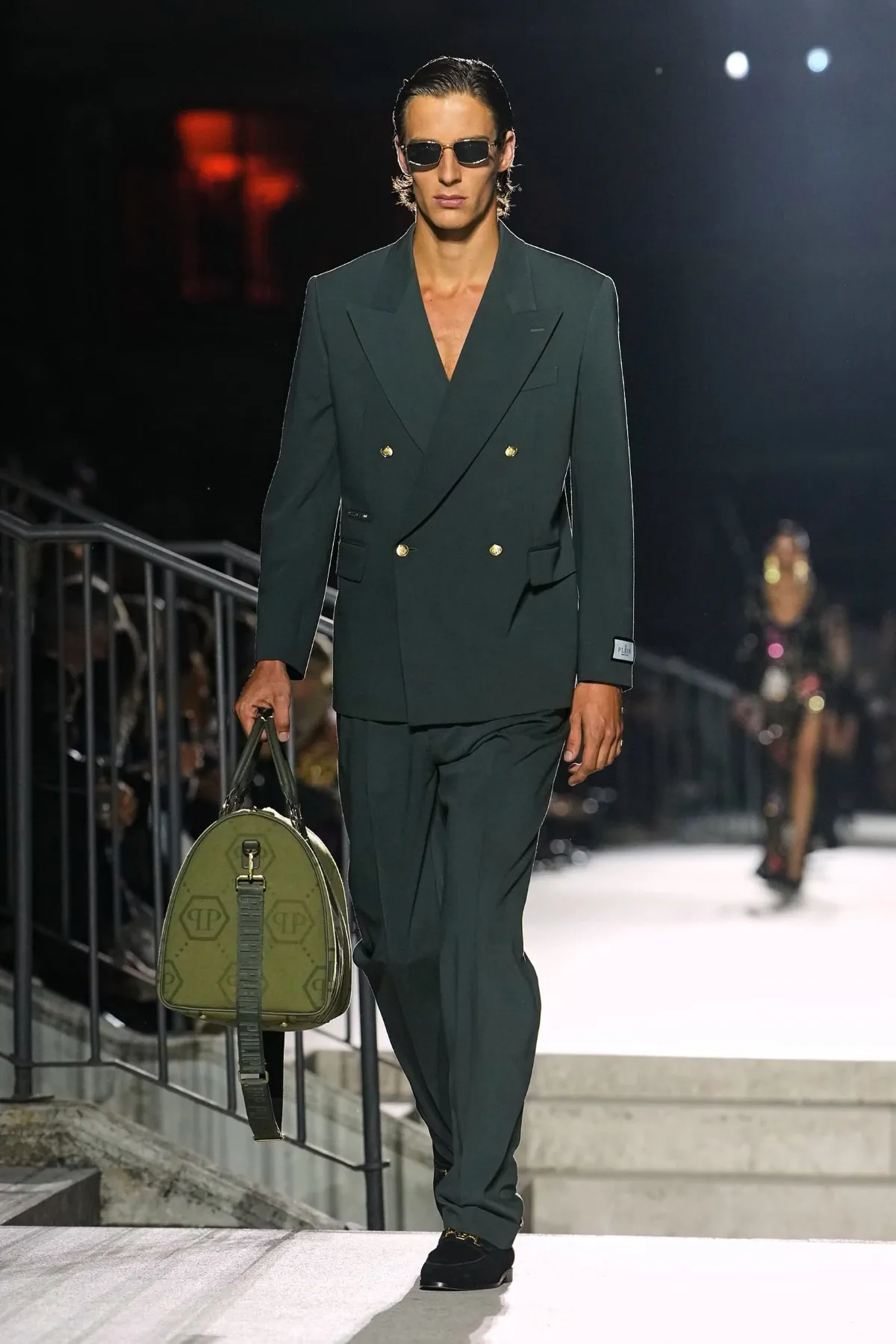 Philipp Plein Spring Summer 2027 Milan Fashion Week 28 Philipp Plein fait rugir Milan, entre monster trucks et costumes pastel, pour un printemps 2027 sans complexe
