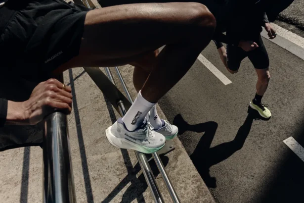 Salomon Aero Blaze 4 : la marque de Annecy affine sa signature entre chrono et trottoir