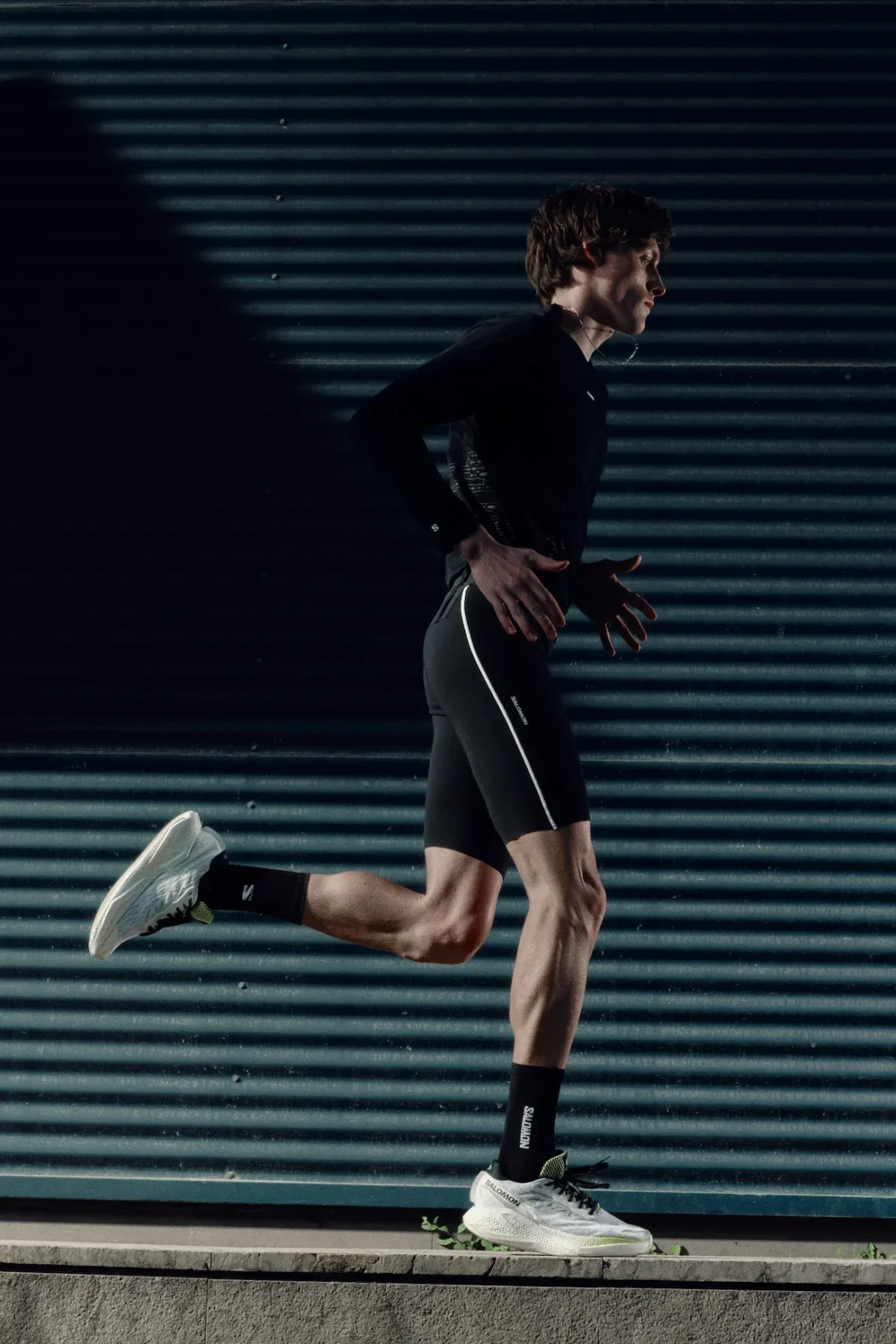 Salomon Aero Blaze 4 : la marque de Annecy affine sa signature entre chrono et trottoir