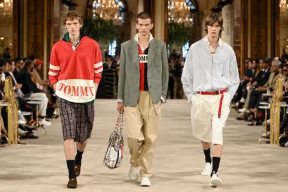 Printemps 2027, Tommy Hilfiger rouvre ses archives au Plaza pour réinventer le preppy masculin