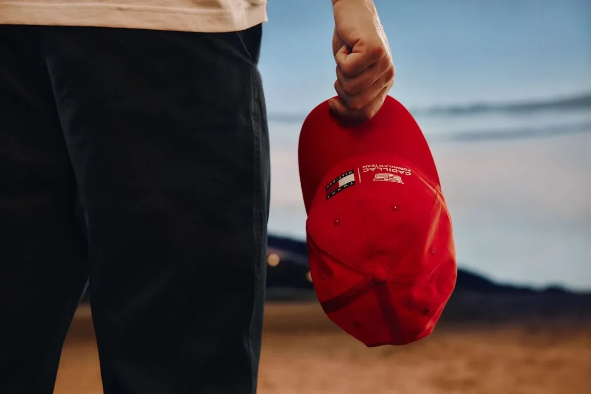 Tommy Hilfiger x Formule 1 Cadillac Collection Fanwear 2026 8 Tommy Hilfiger et Cadillac F1 écrivent une nouvelle page de l'histoire américaine sur la grille de Formule 1