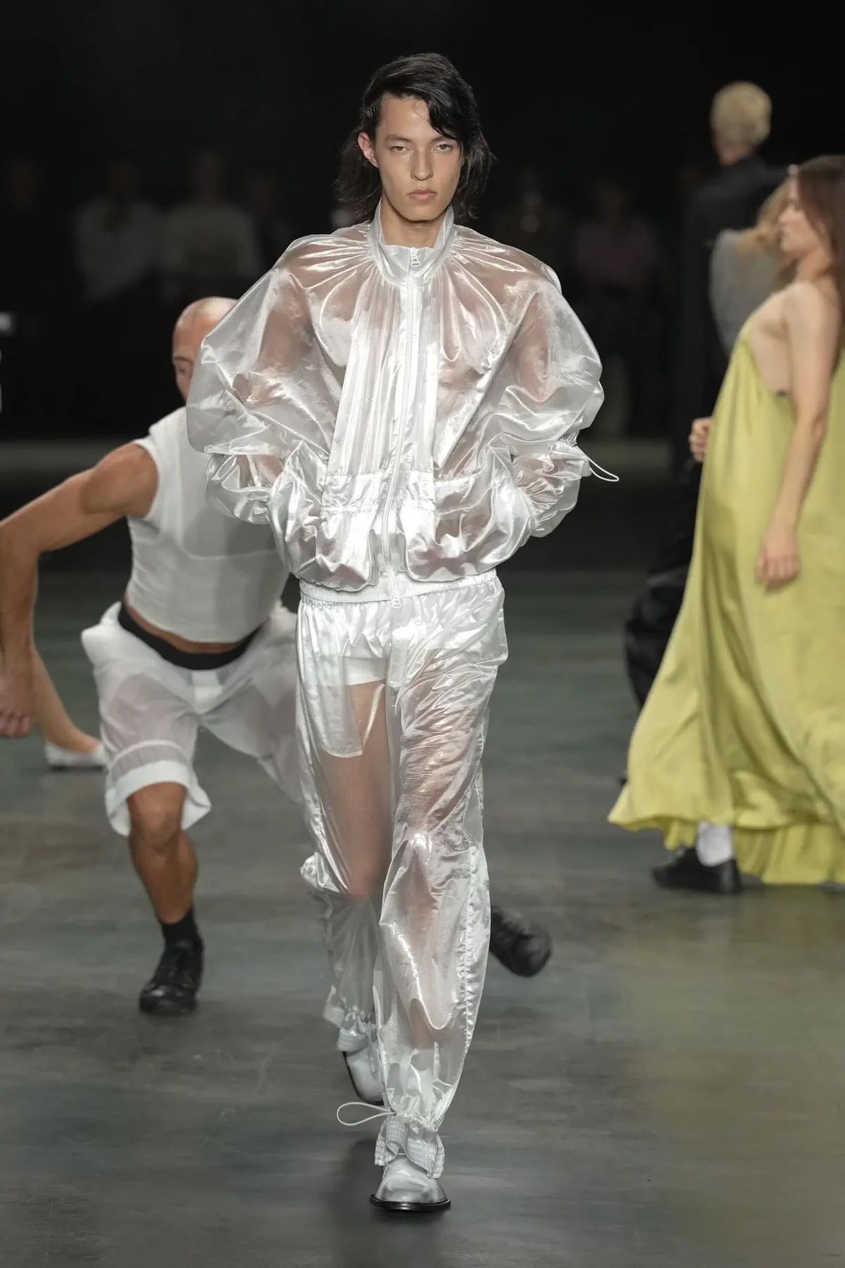 ALAINPAUL printemps 2027, quand le tailoring se règle d'un cordon et d'un fermoir