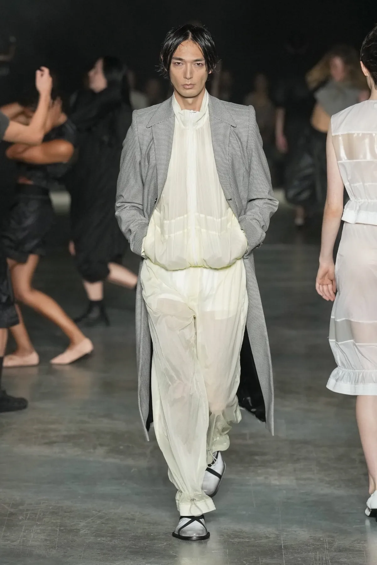 ALAINPAUL printemps 2027, quand le tailoring se règle d'un cordon et d'un fermoir