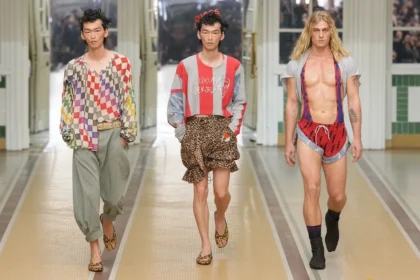 Au printemps 2027, Andreas Kronthaler for Vivienne Westwood libère l’homme en chemise de nuit
