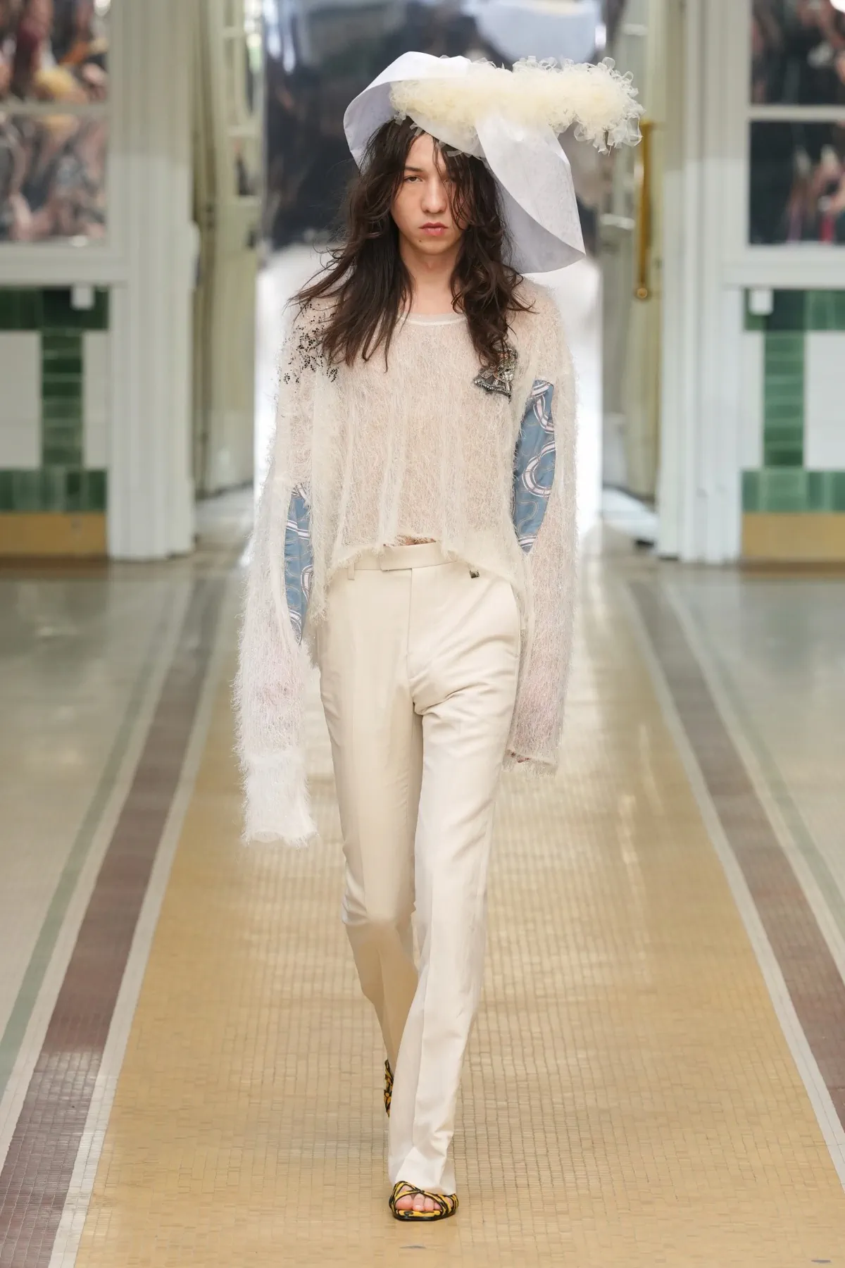Au printemps 2027, Andreas Kronthaler for Vivienne Westwood libère l’homme en chemise de nuit
