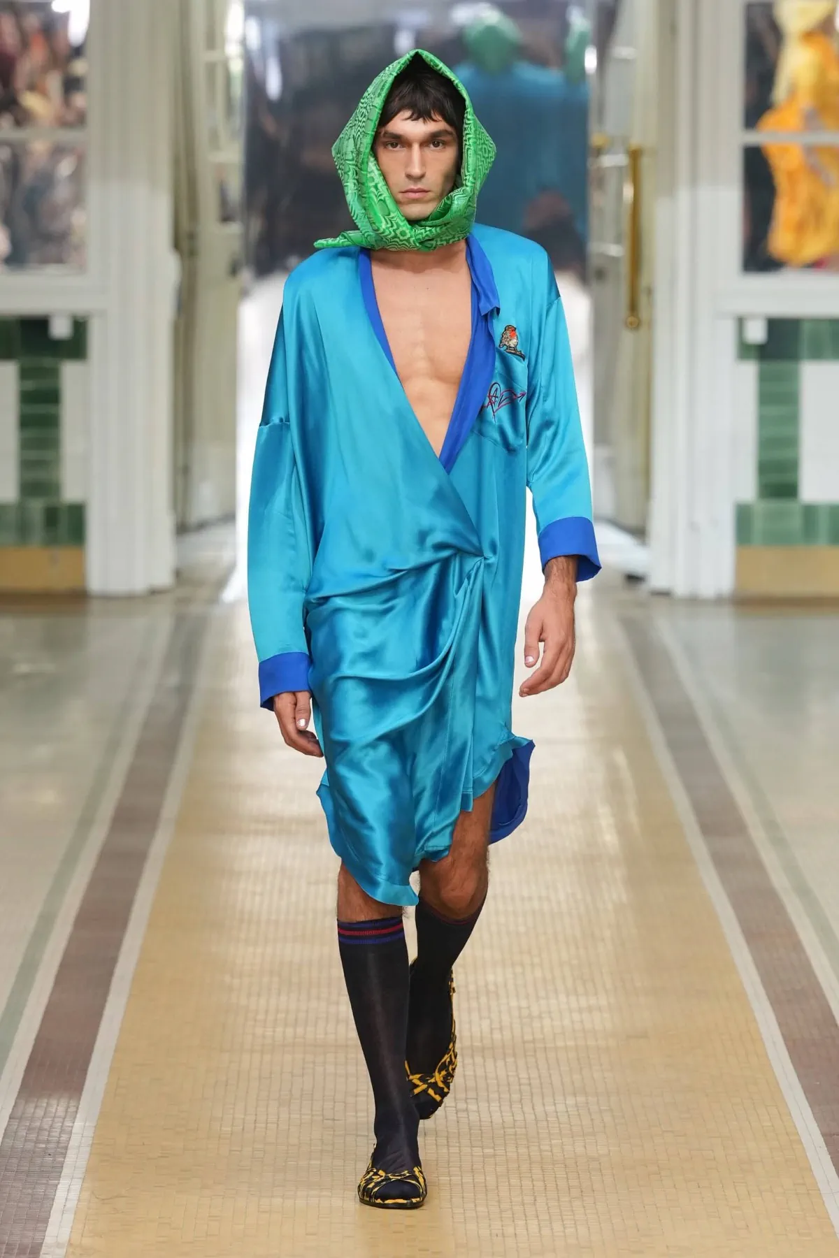 Au printemps 2027, Andreas Kronthaler for Vivienne Westwood libère l’homme en chemise de nuit