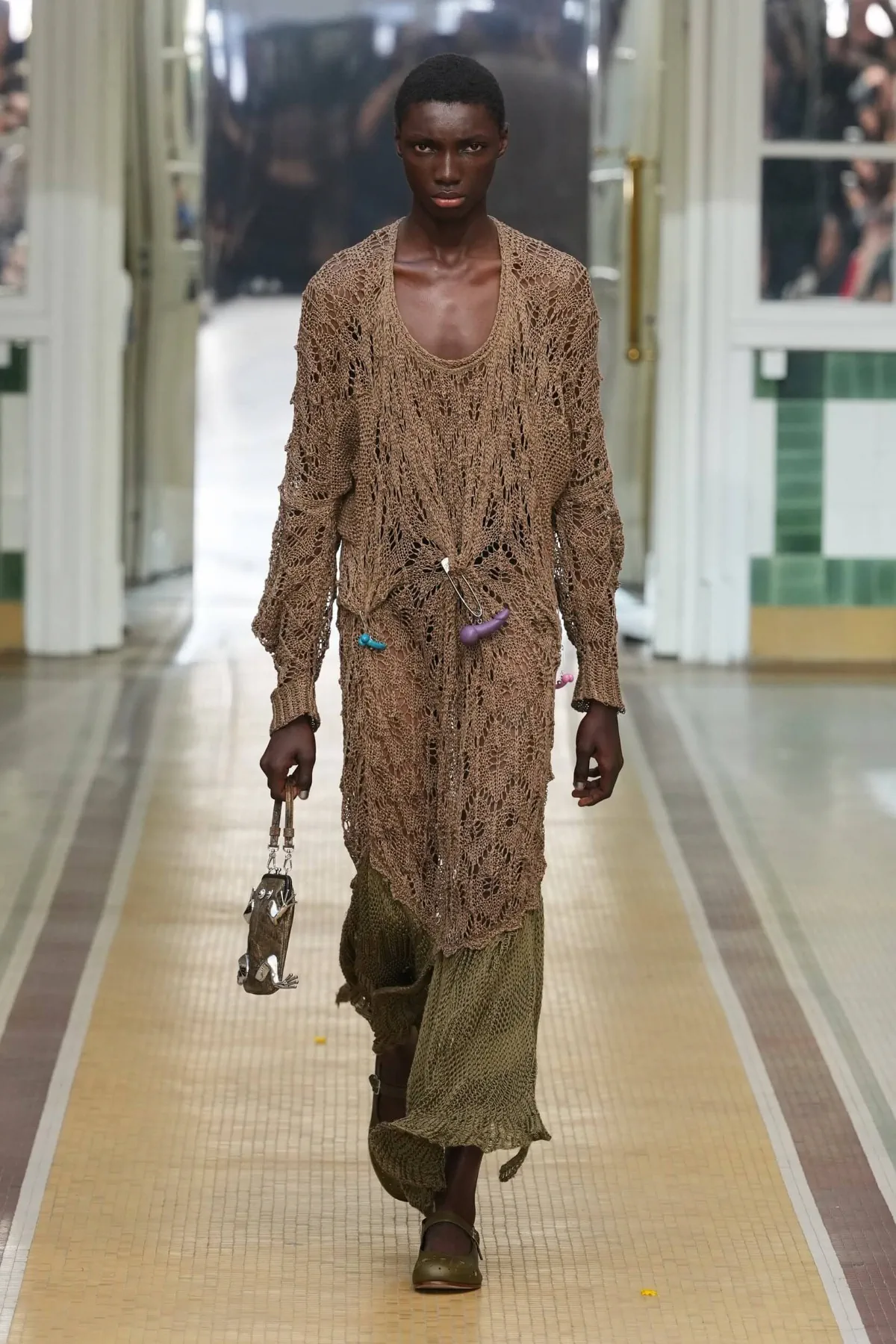 Au printemps 2027, Andreas Kronthaler for Vivienne Westwood libère l’homme en chemise de nuit
