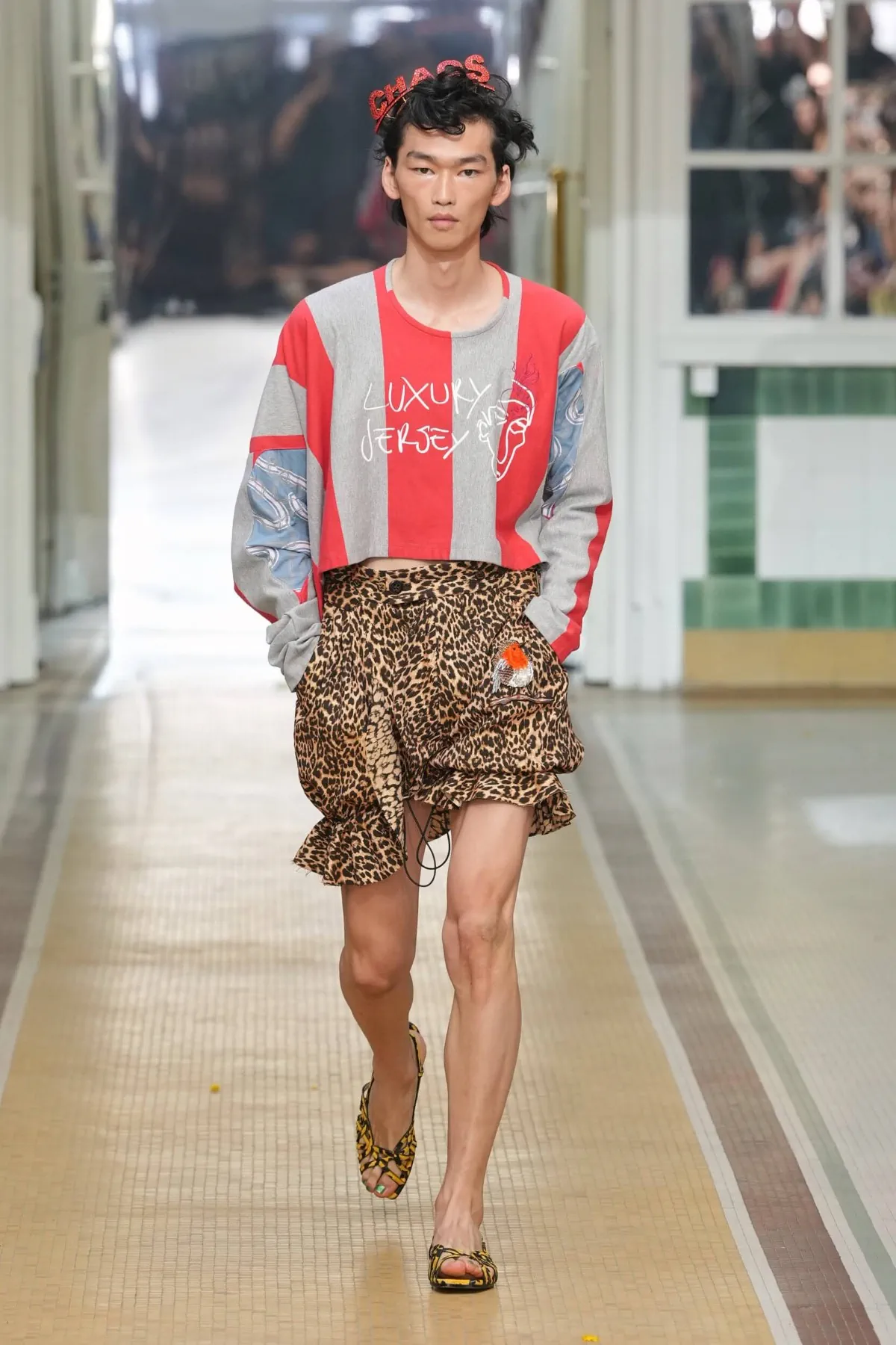 Au printemps 2027, Andreas Kronthaler for Vivienne Westwood libère l’homme en chemise de nuit