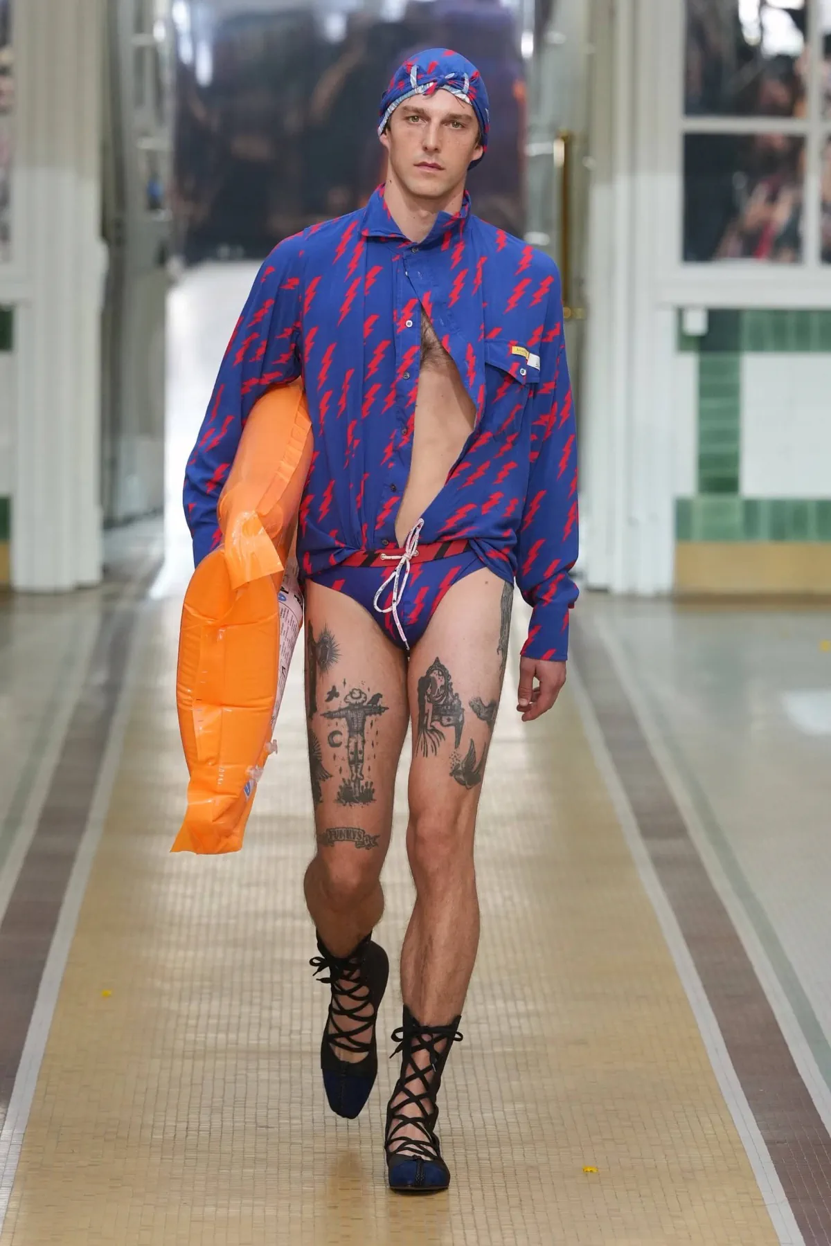 Au printemps 2027, Andreas Kronthaler for Vivienne Westwood libère l’homme en chemise de nuit