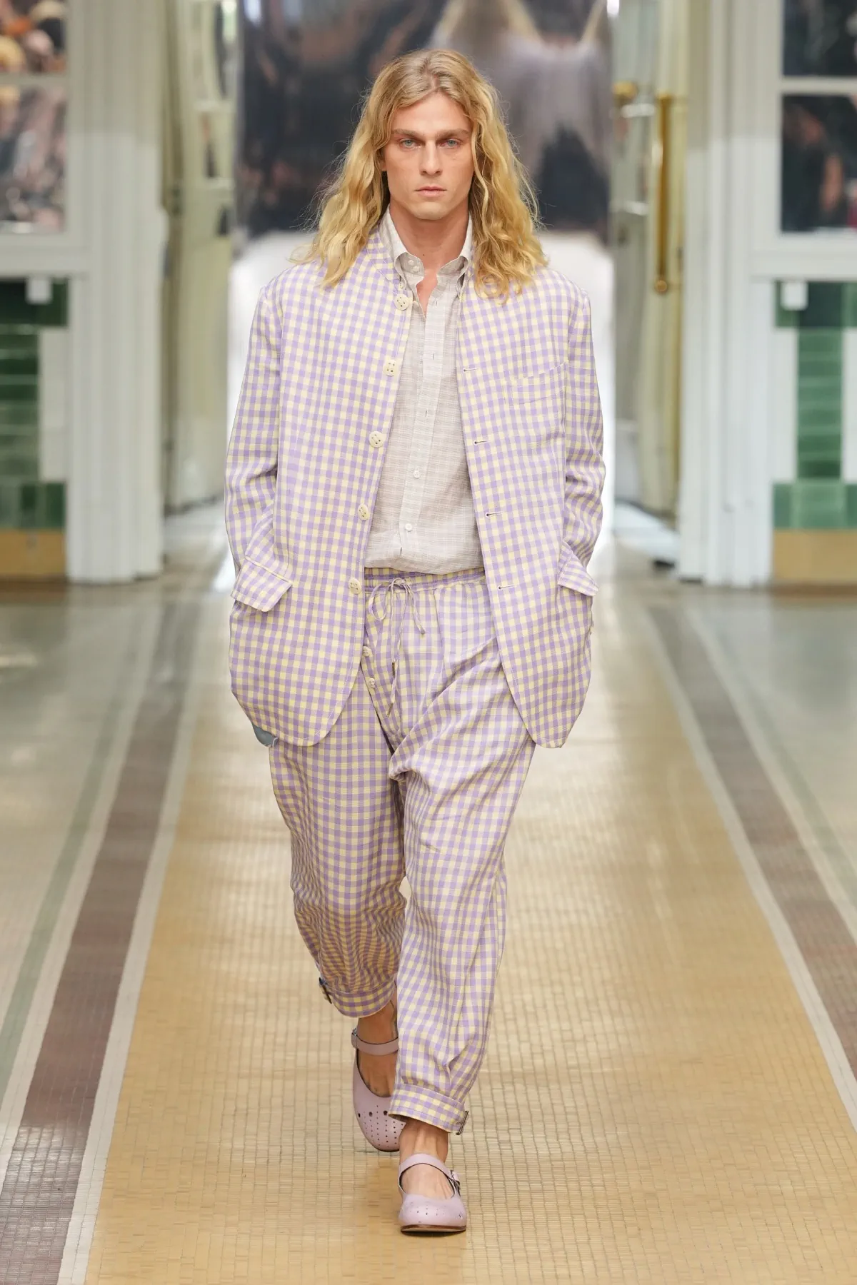 Au printemps 2027, Andreas Kronthaler for Vivienne Westwood libère l’homme en chemise de nuit