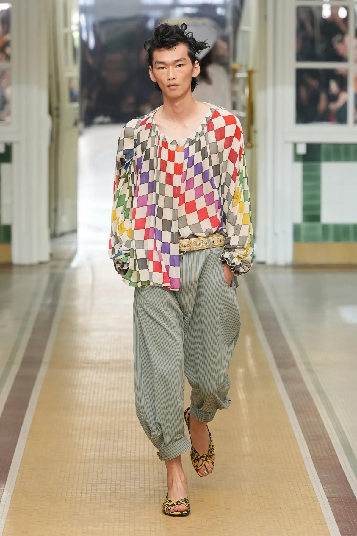 Au printemps 2027, Andreas Kronthaler for Vivienne Westwood libère l’homme en chemise de nuit