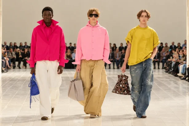 Balenciaga printemps 2027, la couture se glisse dans la chemise et le jean