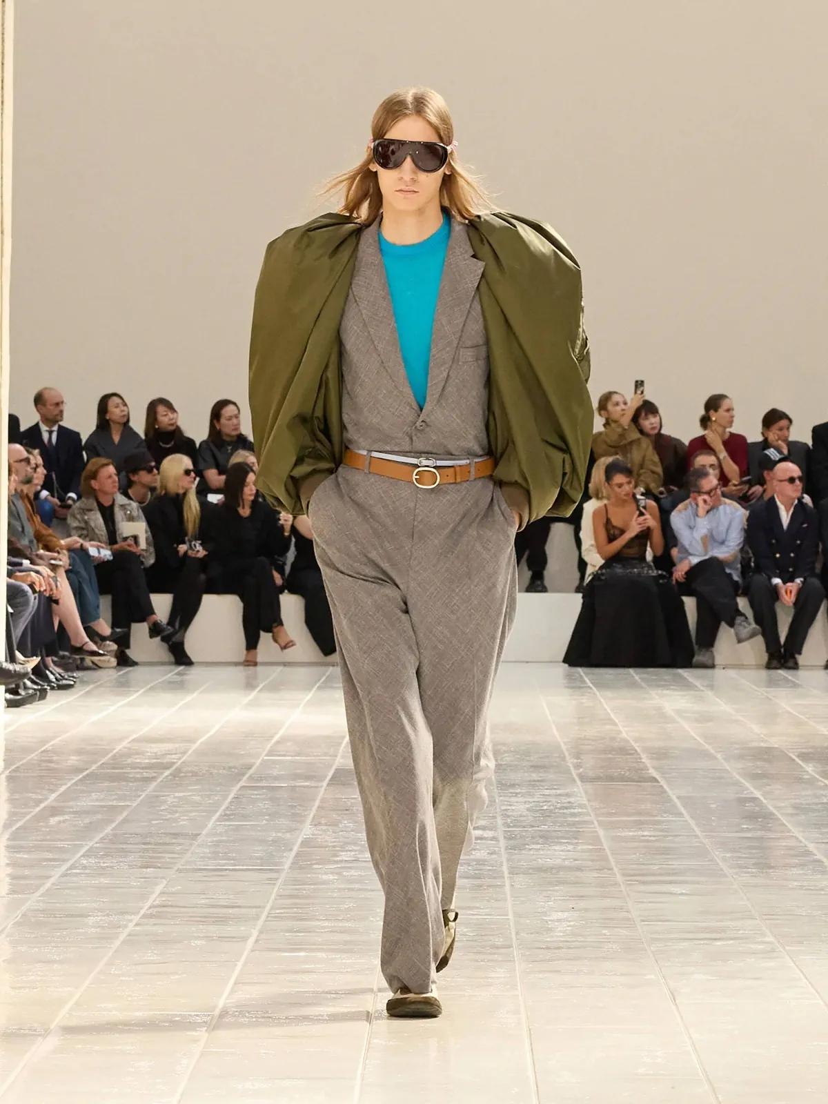 Balenciaga Spring Summer 2027 Paris Fashion Week 13 Balenciaga printemps 2027, la couture se glisse dans la chemise et le jean