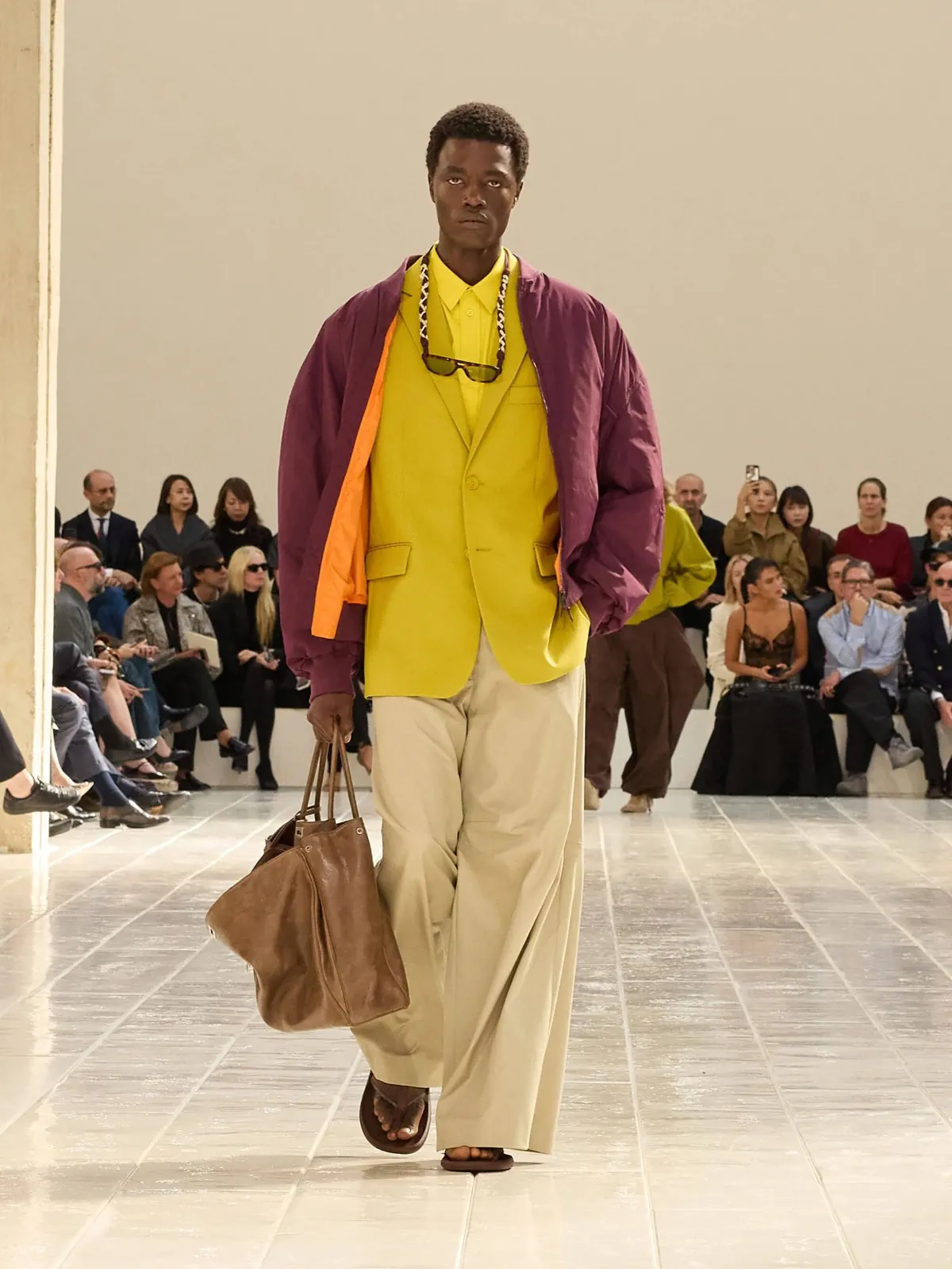 Balenciaga Spring Summer 2027 Paris Fashion Week 18 Balenciaga printemps 2027, la couture se glisse dans la chemise et le jean