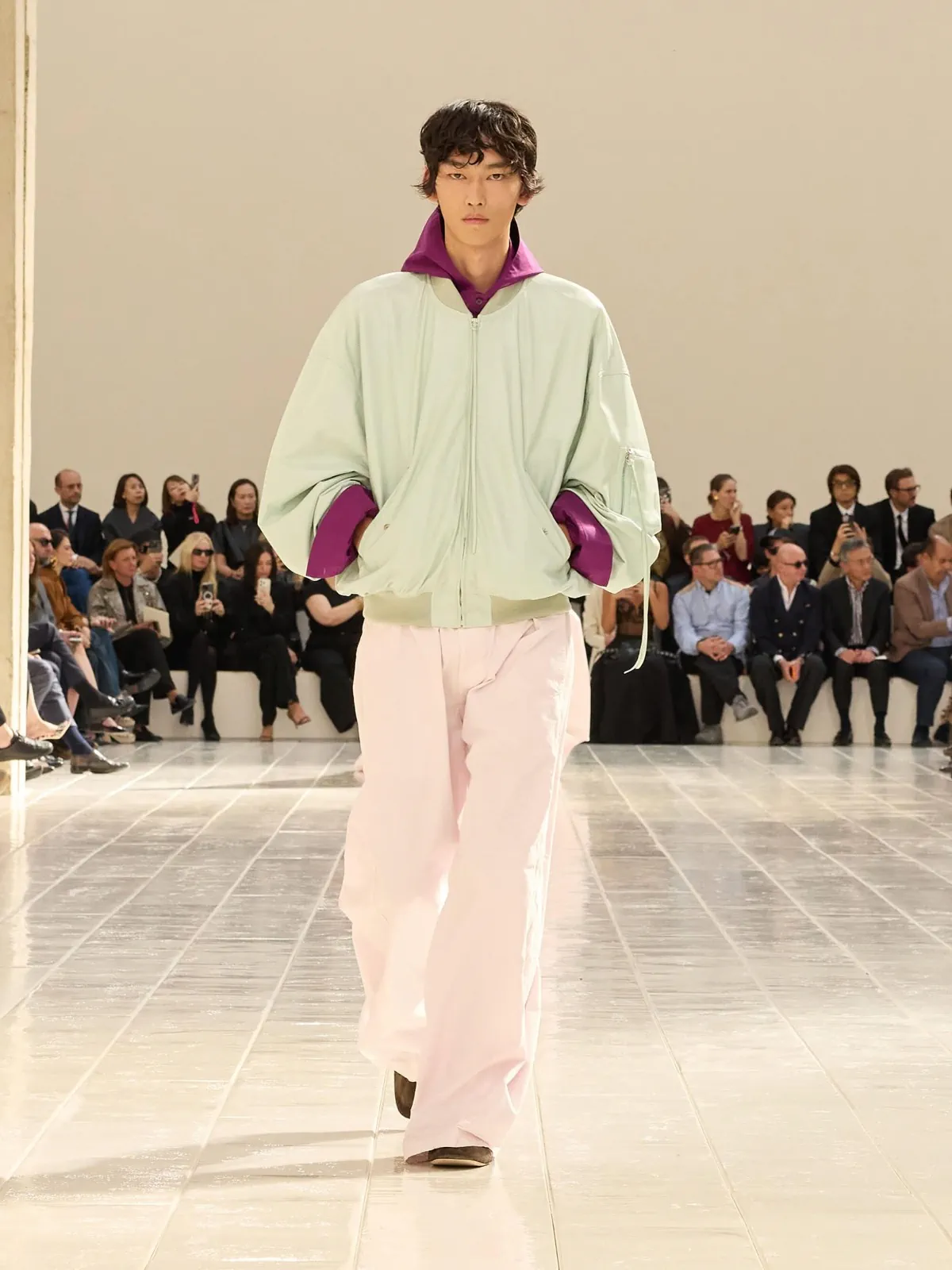 Balenciaga Spring Summer 2027 Paris Fashion Week 21 Balenciaga printemps 2027, la couture se glisse dans la chemise et le jean