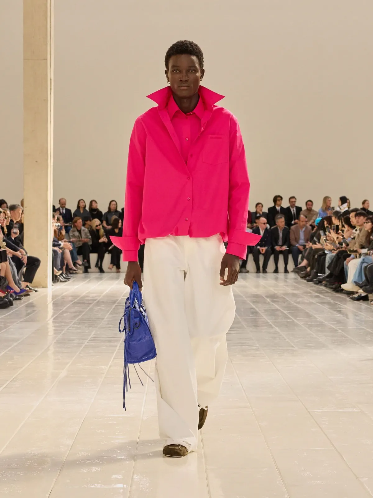 Balenciaga Spring Summer 2027 Paris Fashion Week 3 Balenciaga printemps 2027, la couture se glisse dans la chemise et le jean