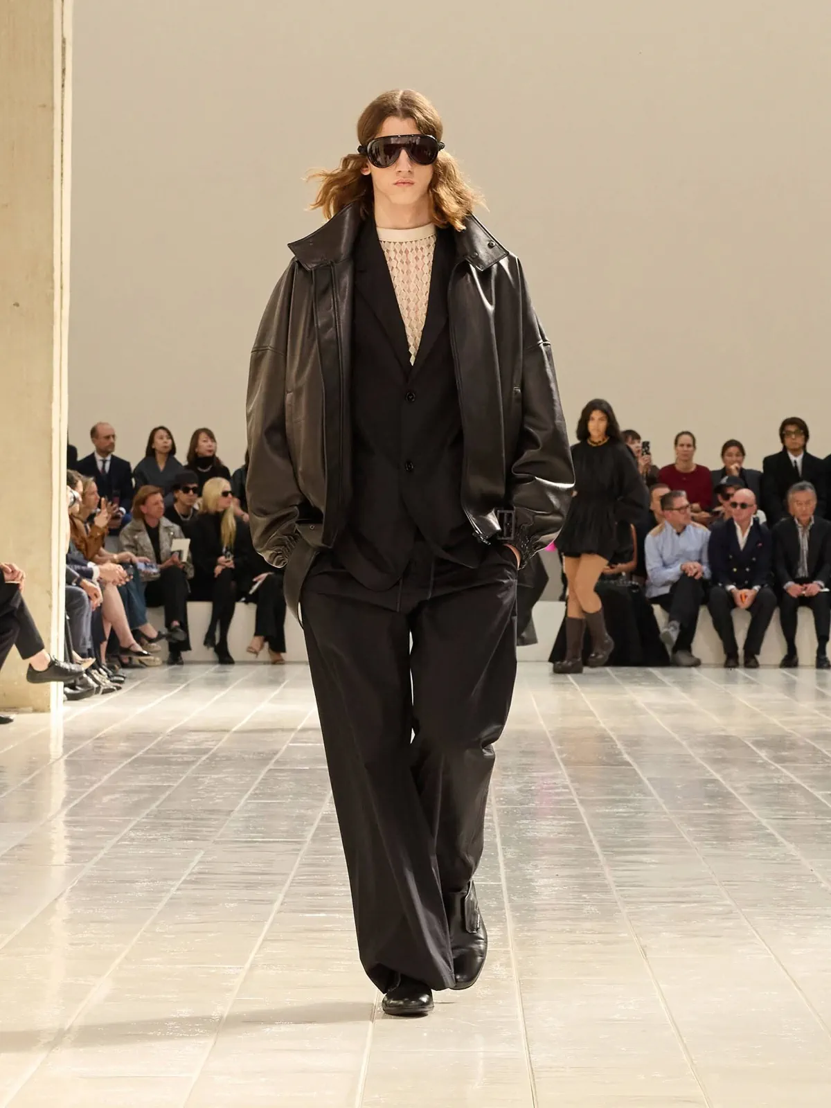Balenciaga Spring Summer 2027 Paris Fashion Week 8 Balenciaga printemps 2027, la couture se glisse dans la chemise et le jean