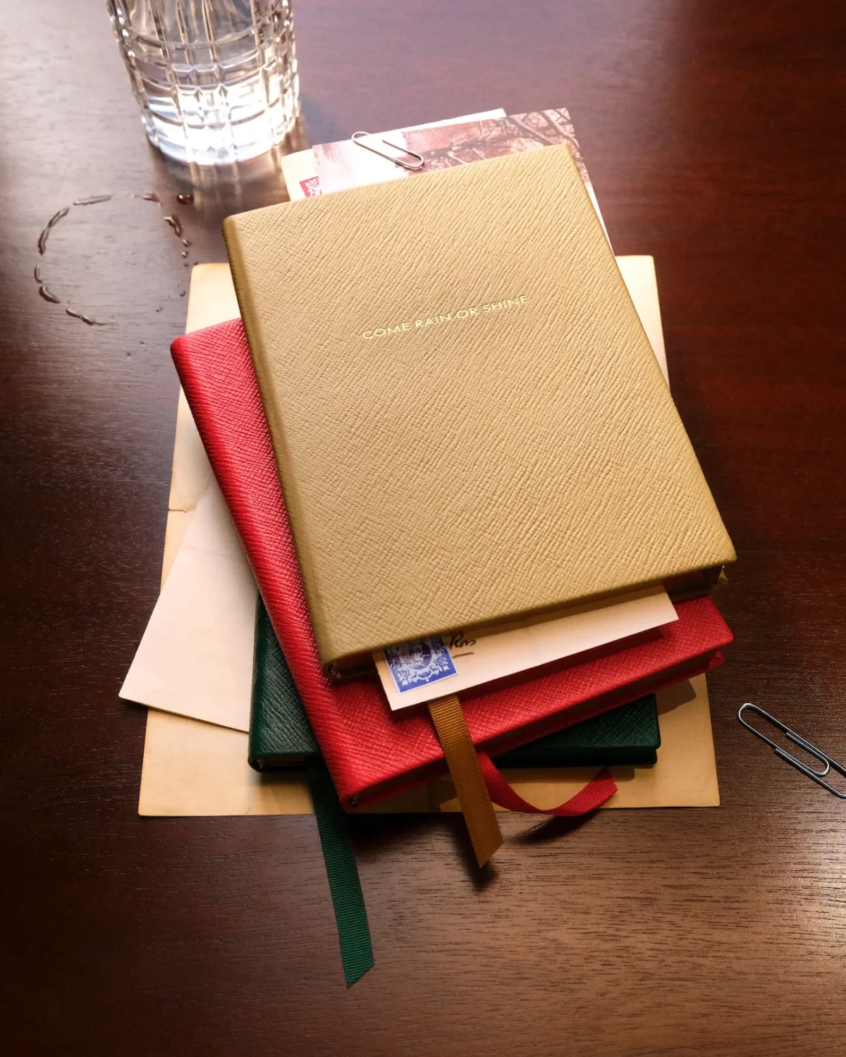 Burberry et Smythson cultivent l'art du voyage à l'anglaise