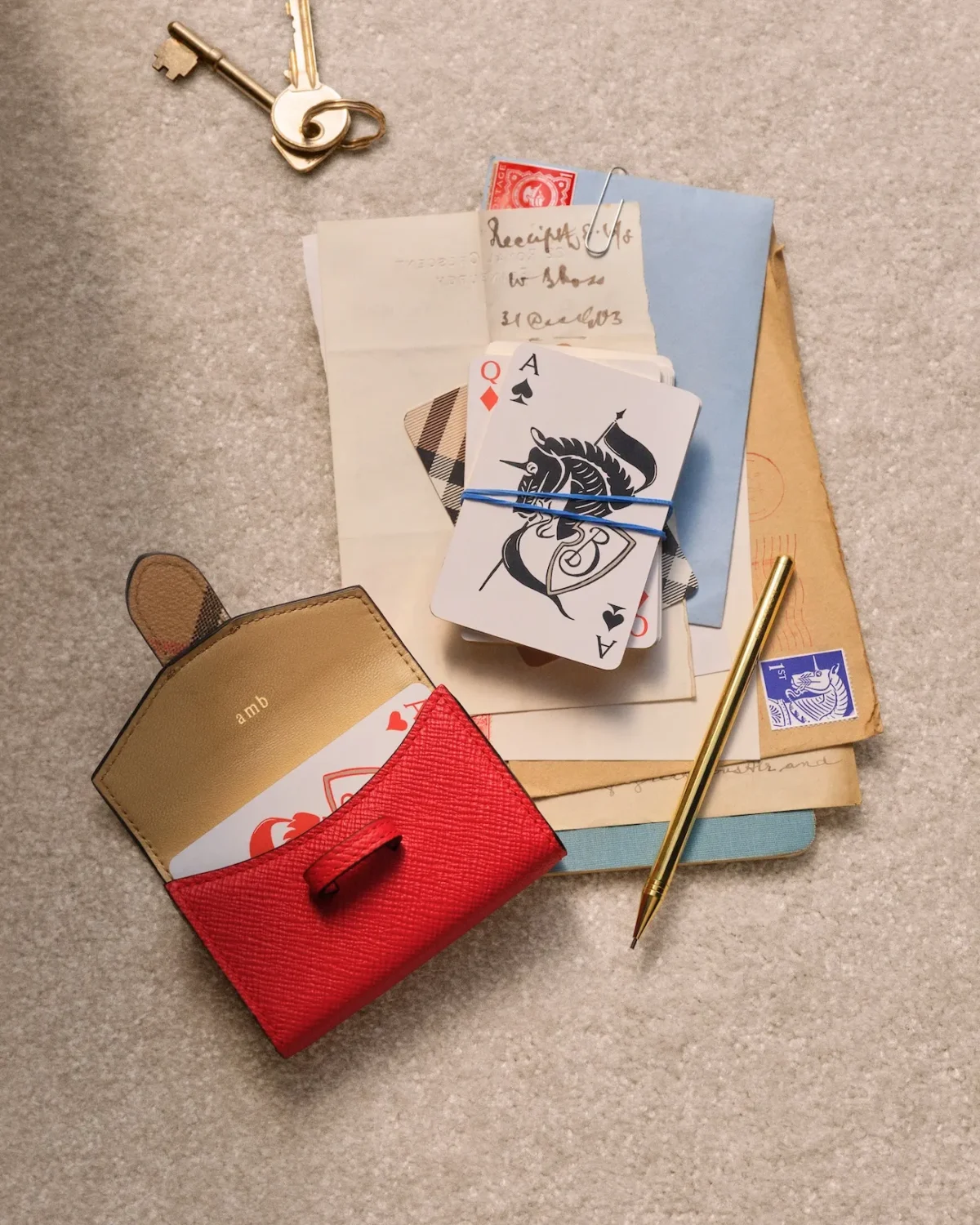 Burberry et Smythson cultivent l'art du voyage à l'anglaise