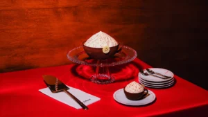 Chez Café Kitsuné, la bûche de Noël 2026 se déguise en tasse de matcha