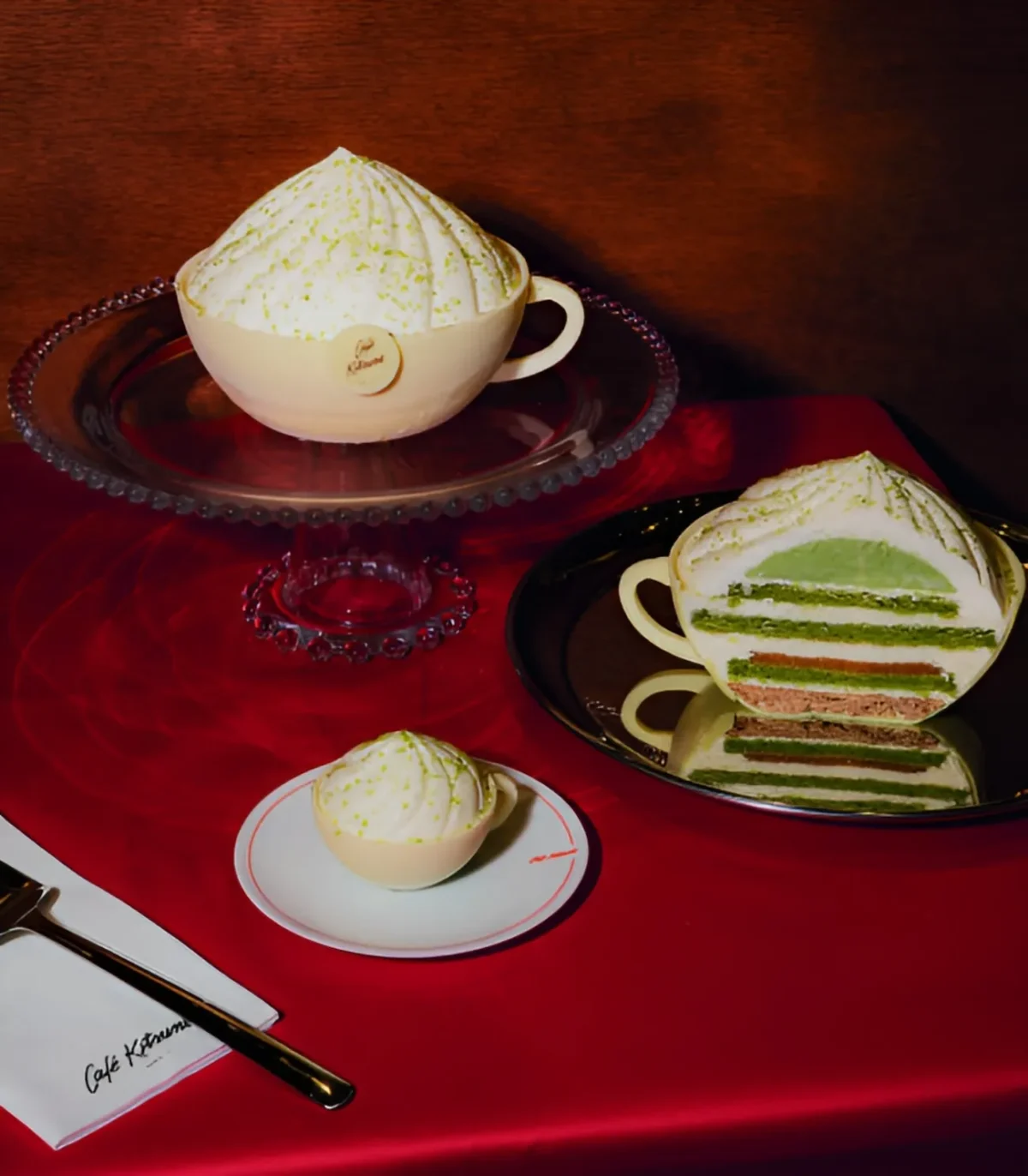 Chez Café Kitsuné, la bûche de Noël 2026 se déguise en tasse de matcha