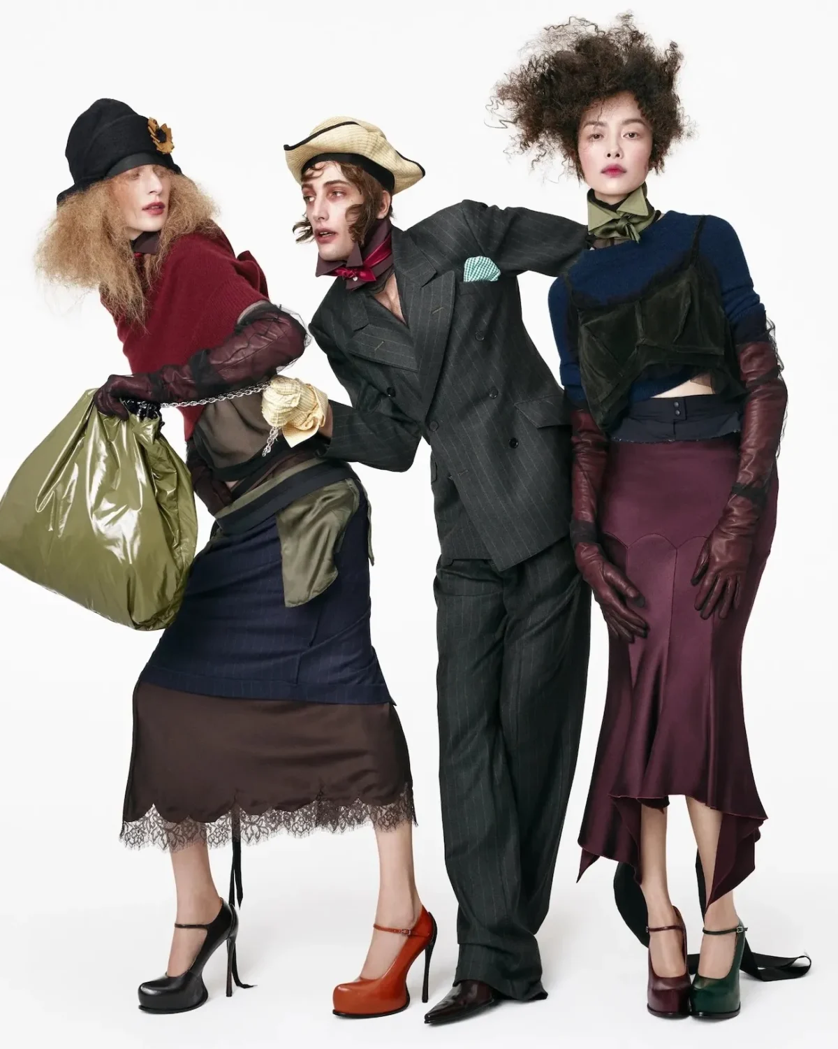 Collaboration Zara x John Galliano 2 John Galliano réinvente les archives de Zara avec Re{form}