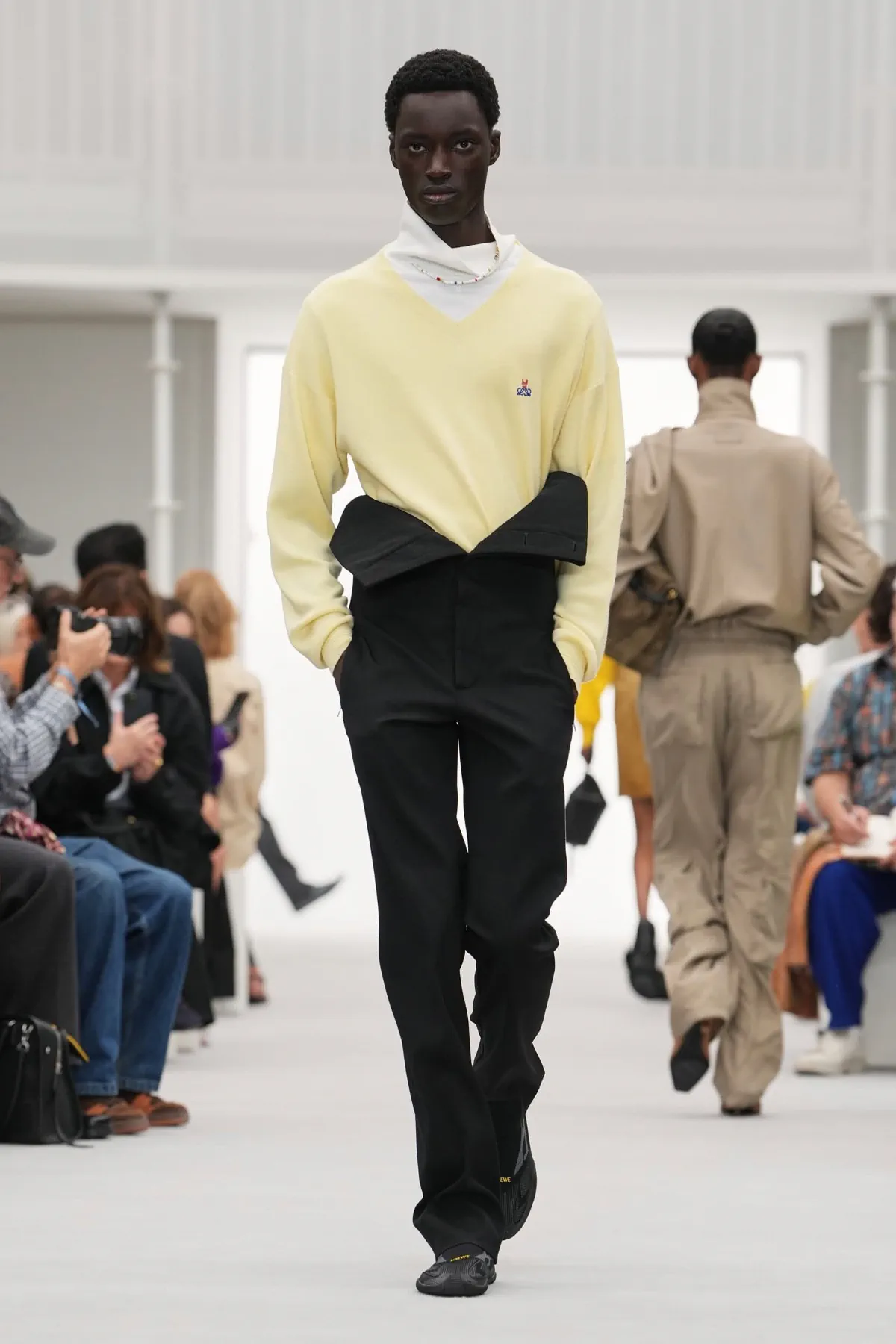 LOEWE printemps 2027, le luxe que l'on peut toucher